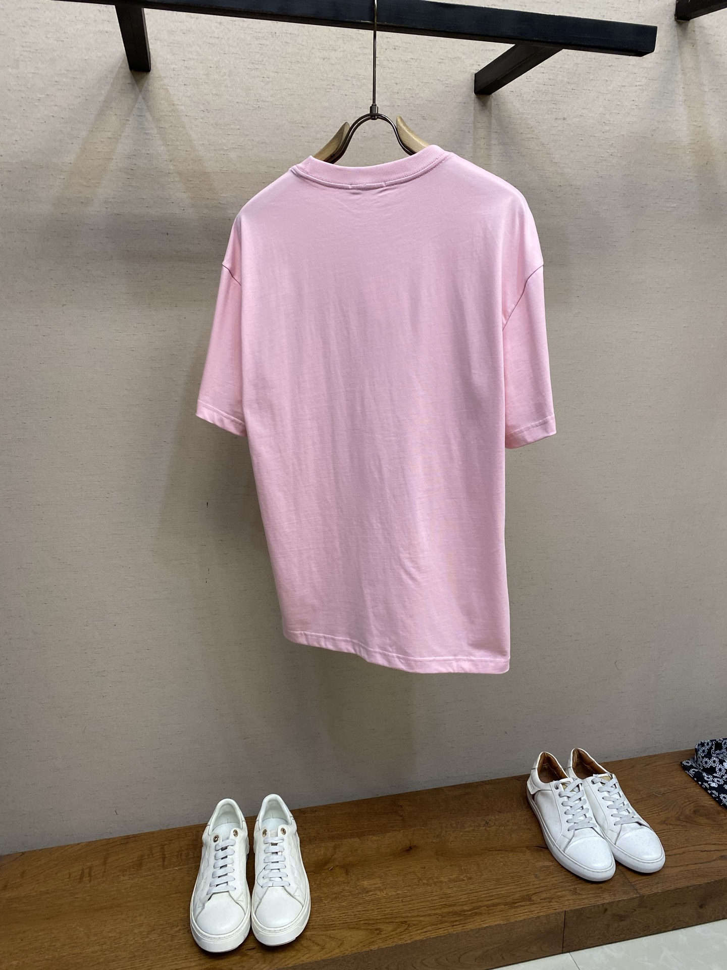 🌟🌟Loewe ，新款短袖yyds😍 日常出门闭眼搭定制纯棉弹力棉面料短袖T恤 魅力在于创造了简约奢华感