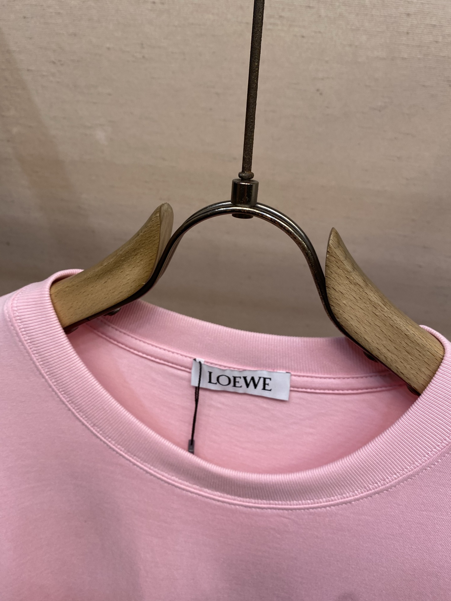 🌟🌟Loewe ，新款短袖yyds😍 日常出门闭眼搭定制纯棉弹力棉面料短袖T恤 魅力在于创造了简约奢华感