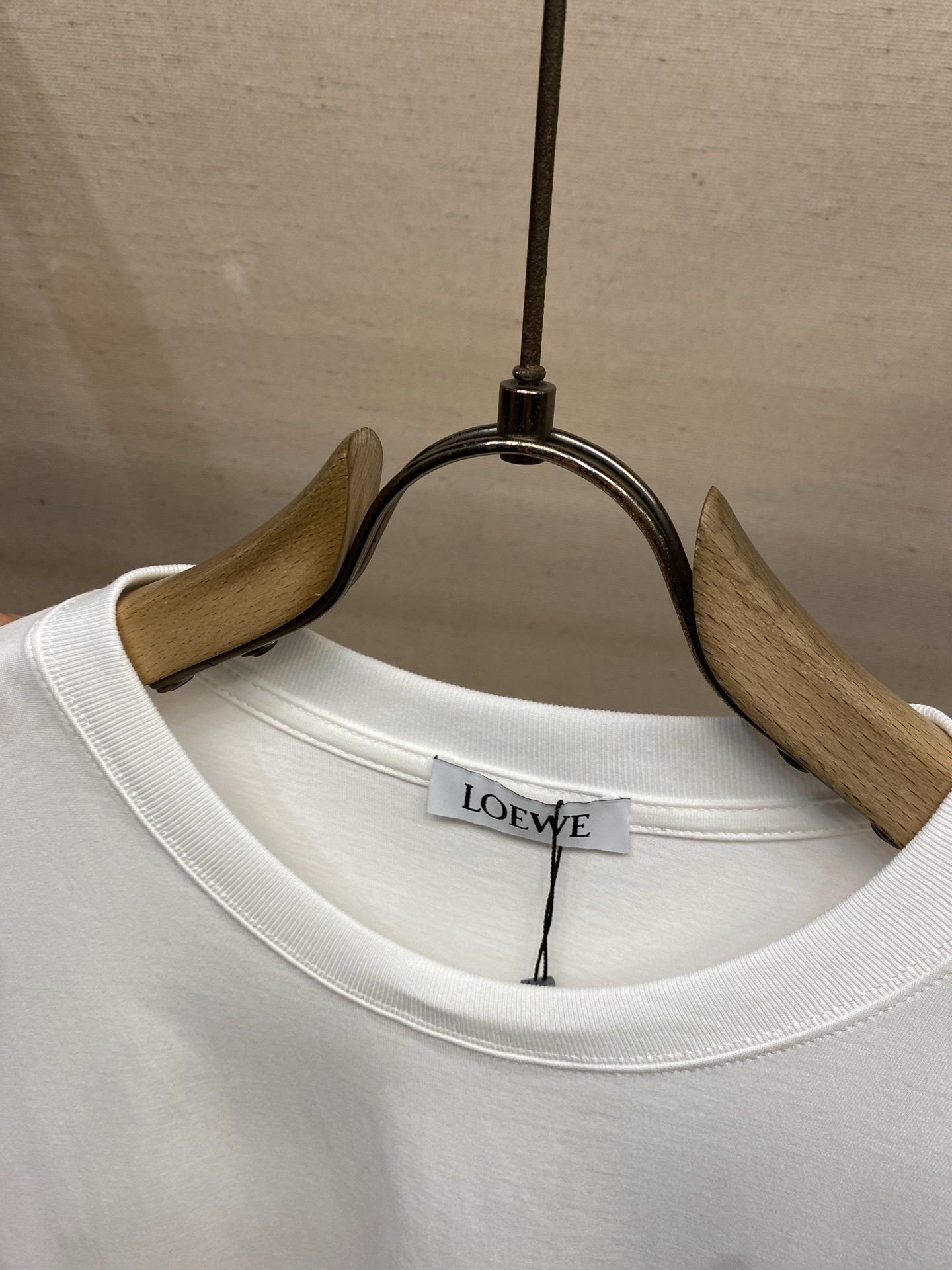 🌟🌟Loewe ，新款短袖yyds😍 日常出门闭眼搭定制纯棉弹力棉面料短袖T恤 魅力在于创造了简约奢华感
