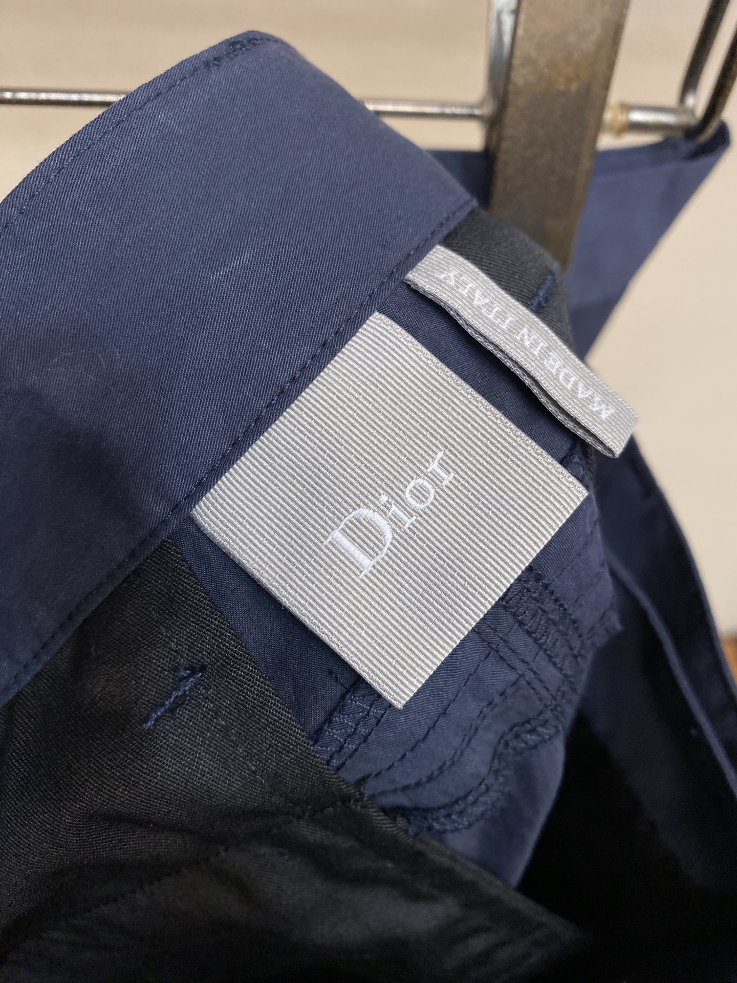 🌟🌟Dior，2026春夏新品工装短裤，棉质亲肤面料，四线密边，两侧开袋，侧边配有多袋口袋设计。后幅两侧