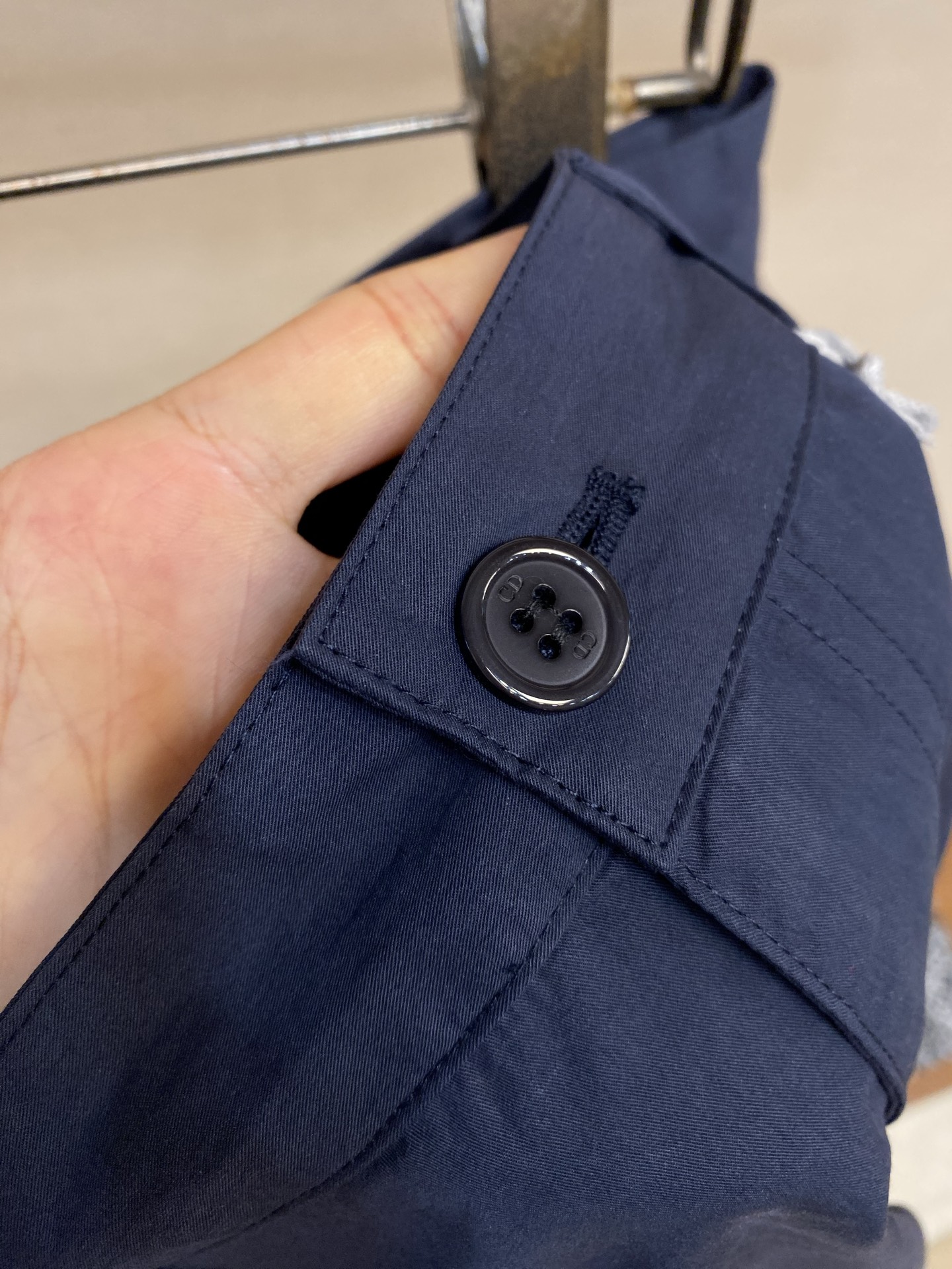 🌟🌟Dior，2026春夏新品工装短裤，棉质亲肤面料，四线密边，两侧开袋，侧边配有多袋口袋设计。后幅两侧