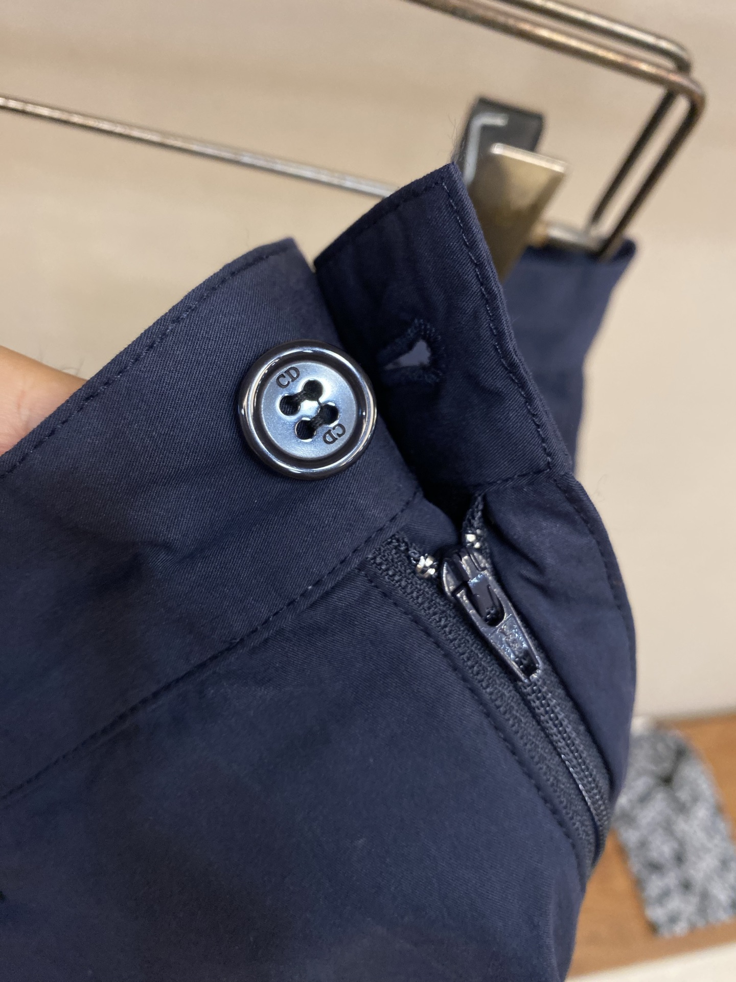 🌟🌟Dior，2026春夏新品工装短裤，棉质亲肤面料，四线密边，两侧开袋，侧边配有多袋口袋设计。后幅两侧