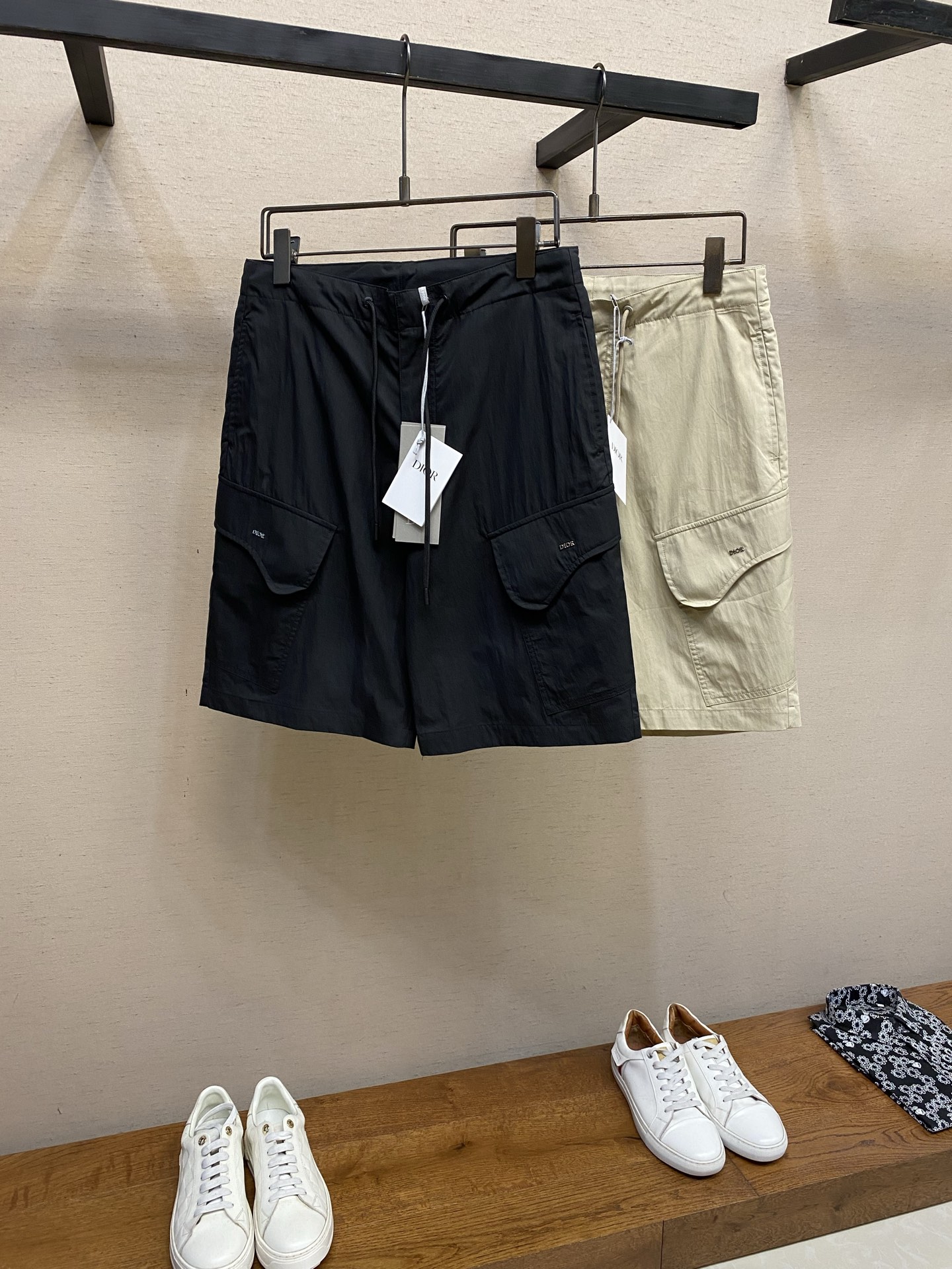 🌟🌟Dior，CD*2026春夏新品工装短裤，前中拉链开合，棉质细纹面料，logo五金标识。两侧有袋，前
