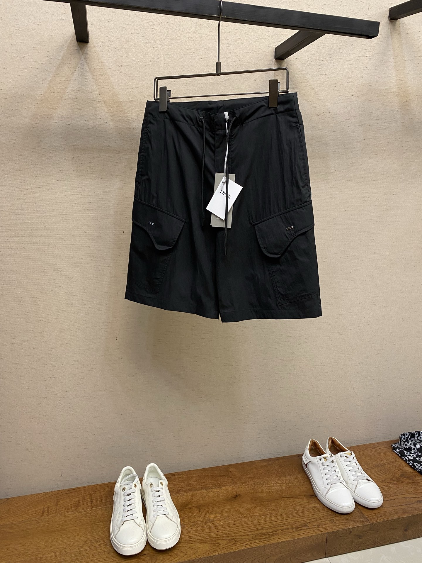 🌟🌟Dior，CD*2026春夏新品工装短裤，前中拉链开合，棉质细纹面料，logo五金标识。两侧有袋，前