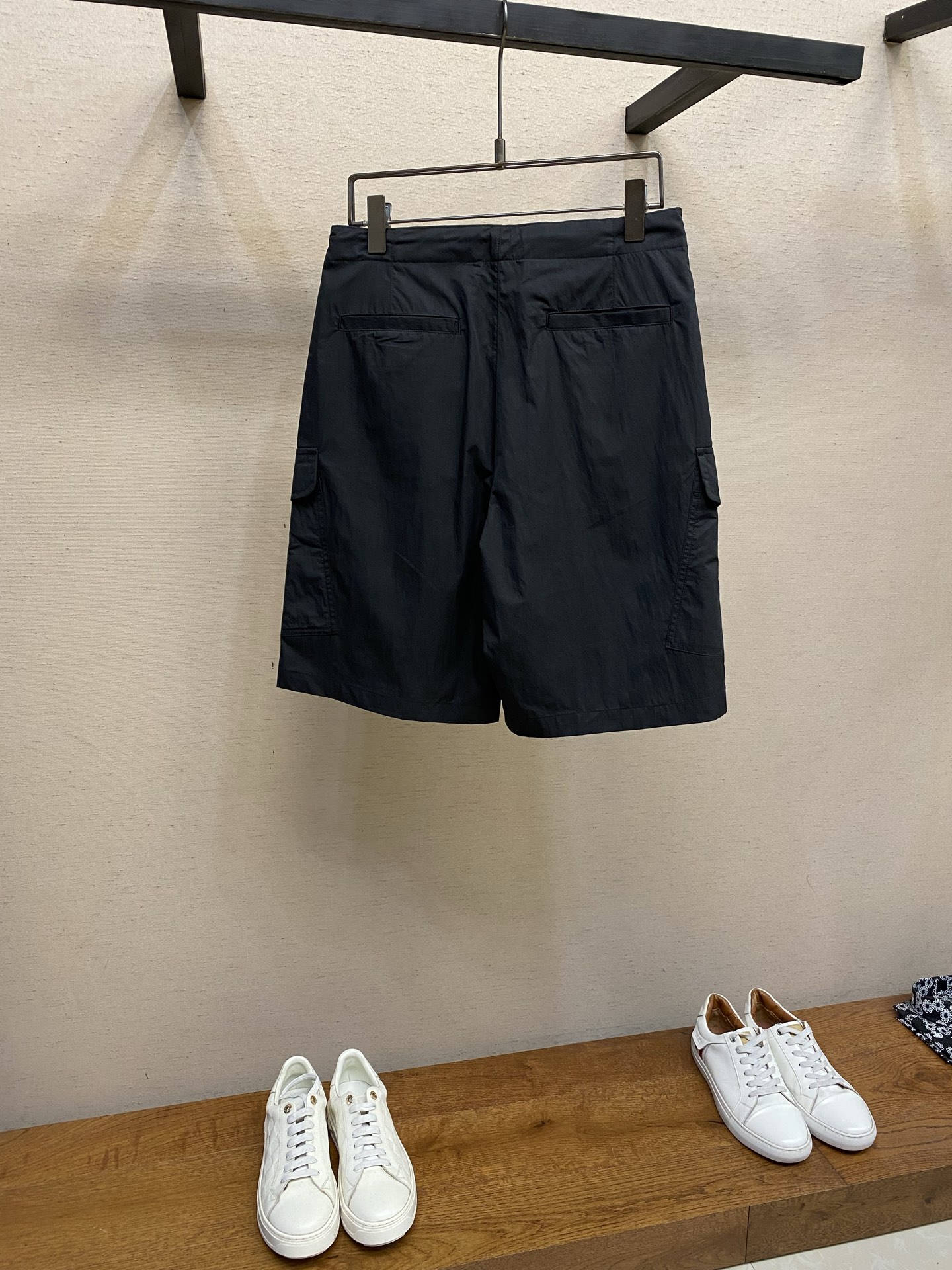 🌟🌟Dior，CD*2026春夏新品工装短裤，前中拉链开合，棉质细纹面料，logo五金标识。两侧有袋，前