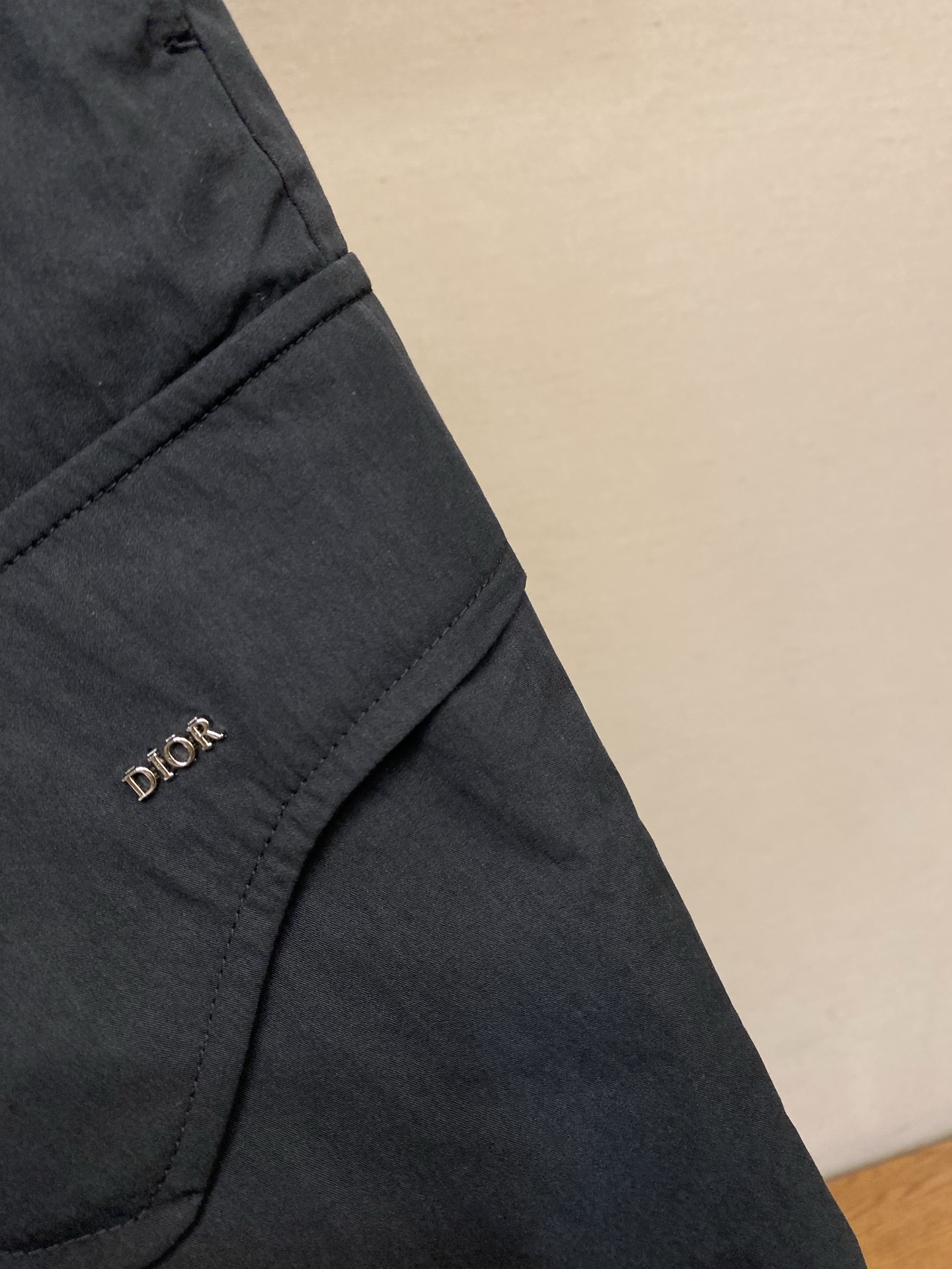 🌟🌟Dior，CD*2026春夏新品工装短裤，前中拉链开合，棉质细纹面料，logo五金标识。两侧有袋，前