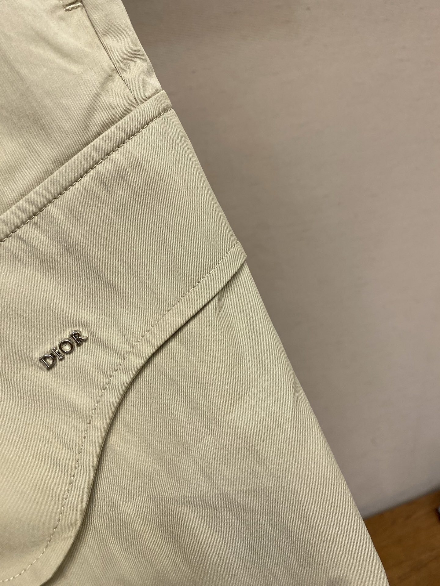🌟🌟Dior，CD*2026春夏新品工装短裤，前中拉链开合，棉质细纹面料，logo五金标识。两侧有袋，前