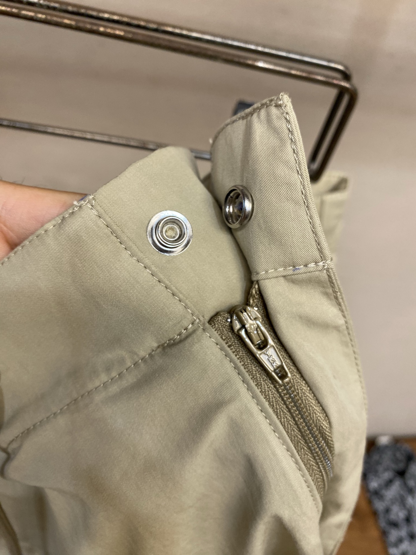 🌟🌟Dior，CD*2026春夏新品工装短裤，前中拉链开合，棉质细纹面料，logo五金标识。两侧有袋，前