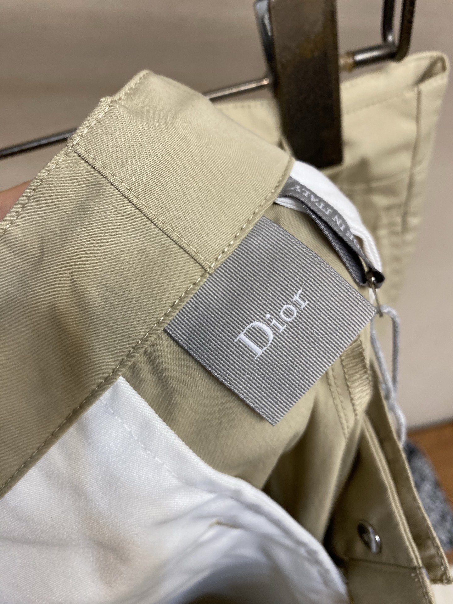🌟🌟Dior，CD*2026春夏新品工装短裤，前中拉链开合，棉质细纹面料，logo五金标识。两侧有袋，前