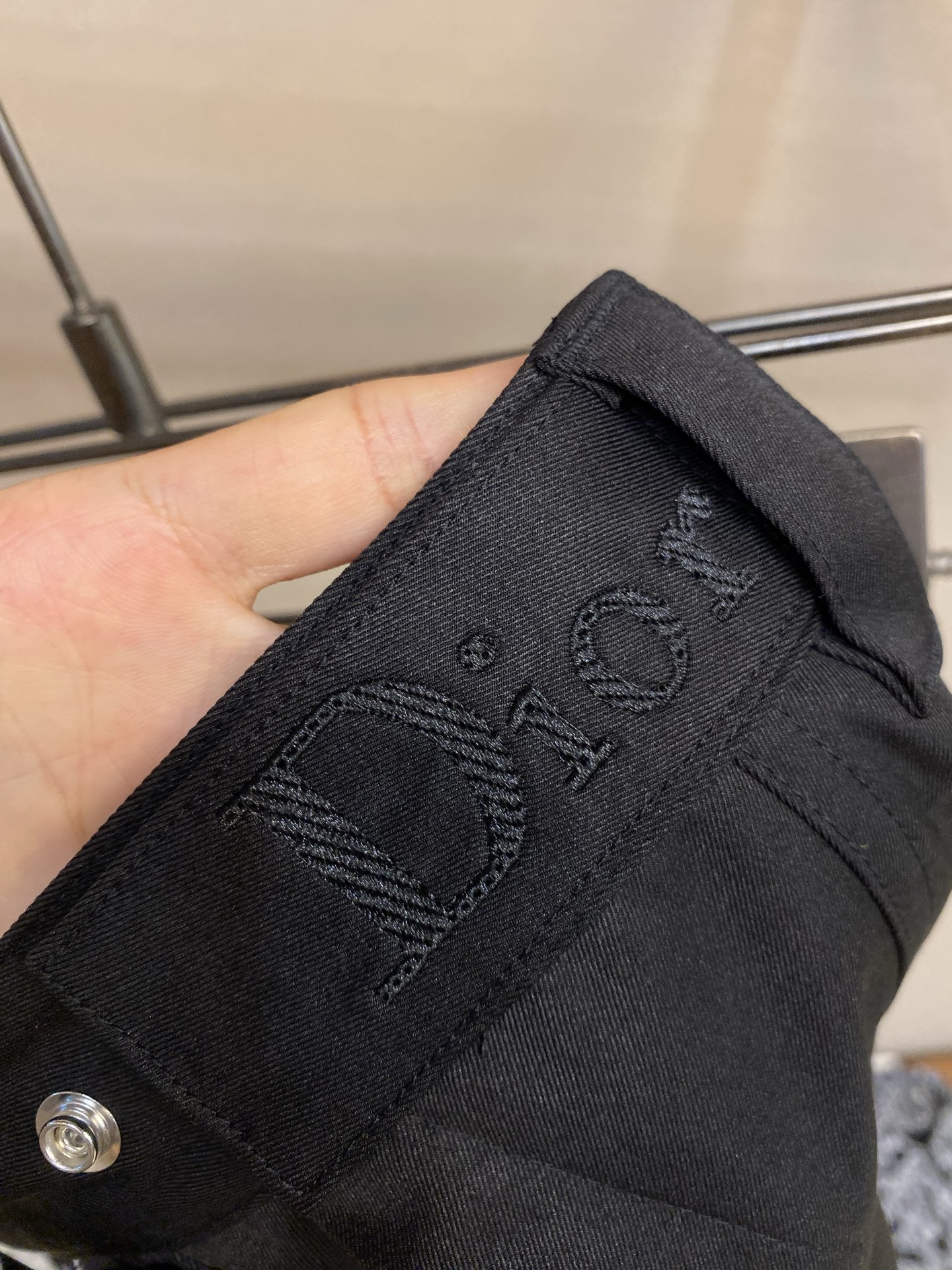 🌟🌟Dior，CD*2026春夏新品工装短裤，前中拉链开合，细纹面料，logo五金标识。多袋工装裤，中腰