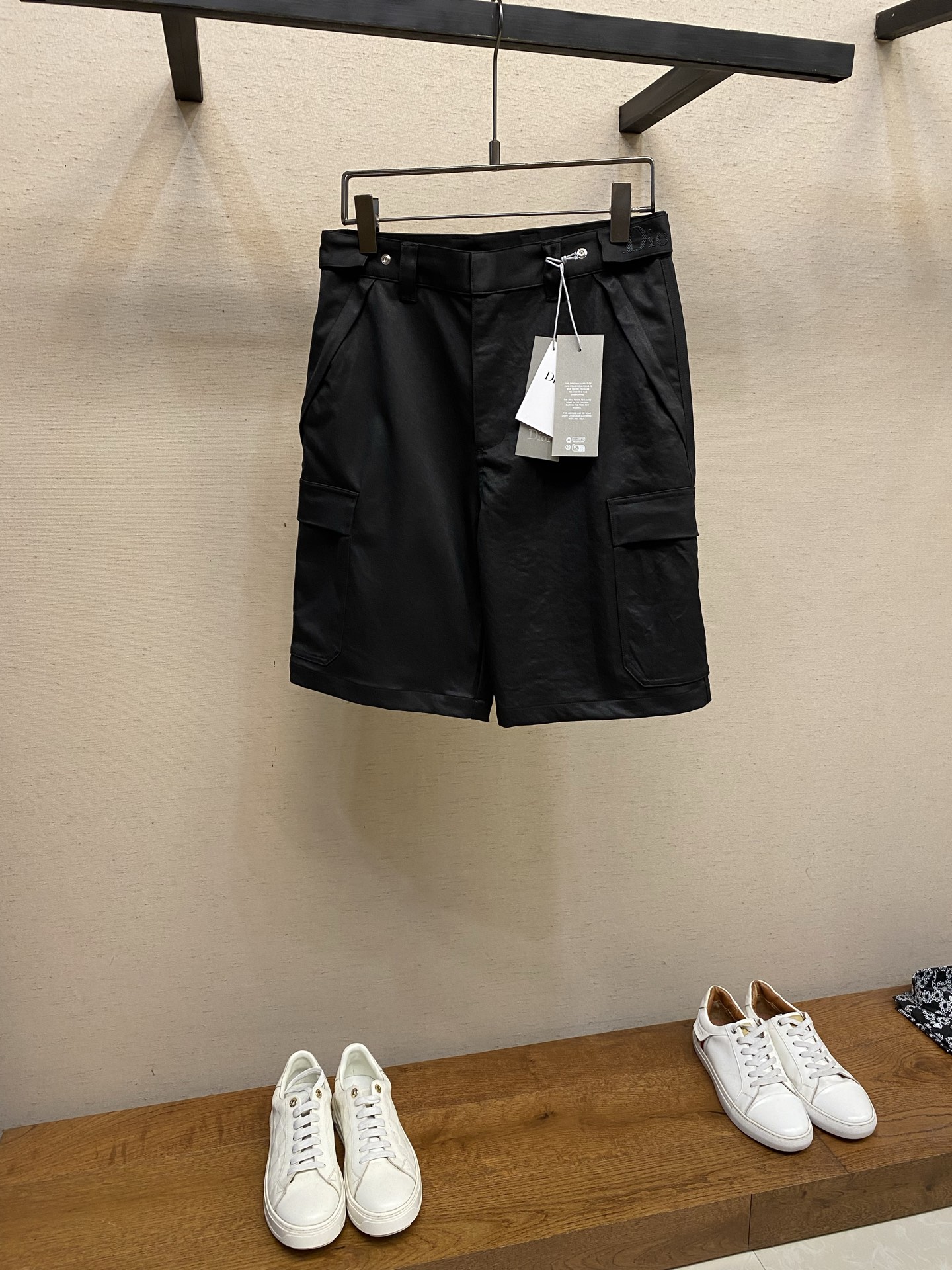 🌟🌟Dior，CD*2026春夏新品工装短裤，前中拉链开合，细纹面料，logo五金标识。多袋工装裤，中腰