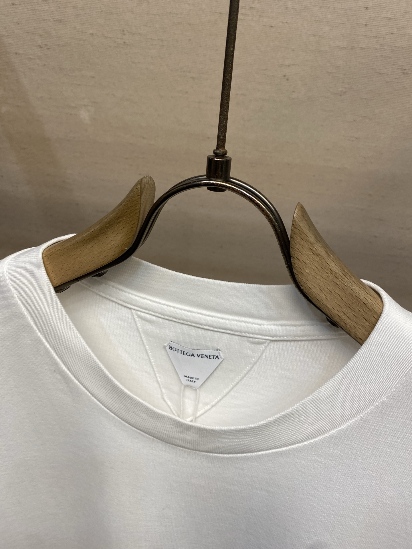🌟🌟 ，BOTTEGA VENETA /BV2026SS 乐趣笑脸新品棉质针织T恤棉质T恤，正面绣饰有抽