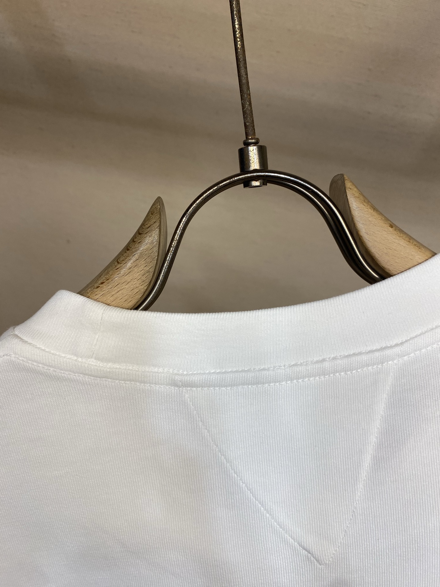 🌟🌟 ，BOTTEGA VENETA /BV2026SS 乐趣笑脸新品棉质针织T恤棉质T恤，正面绣饰有抽