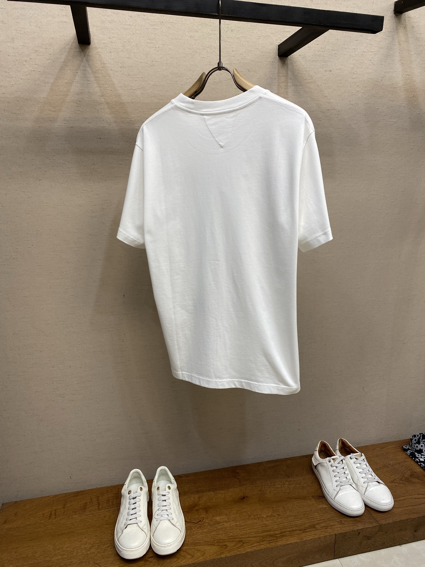 🌟🌟 ，BOTTEGA VENETA /BV2026SS 乐趣笑脸新品棉质针织T恤棉质T恤，正面绣饰有抽