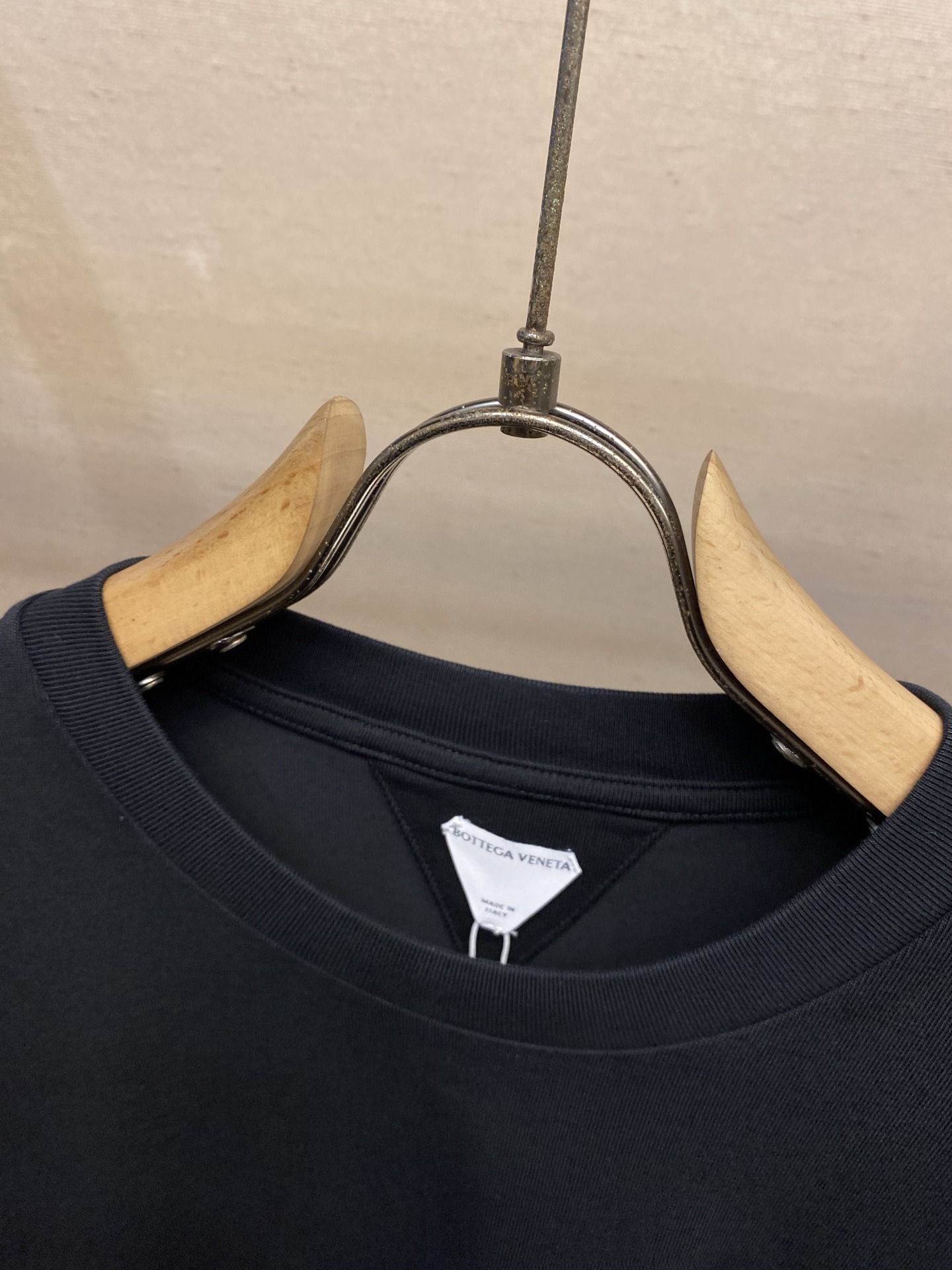 🌟🌟 ，BOTTEGA VENETA /BV2026SS 乐趣笑脸新品棉质针织T恤棉质T恤，正面绣饰有抽