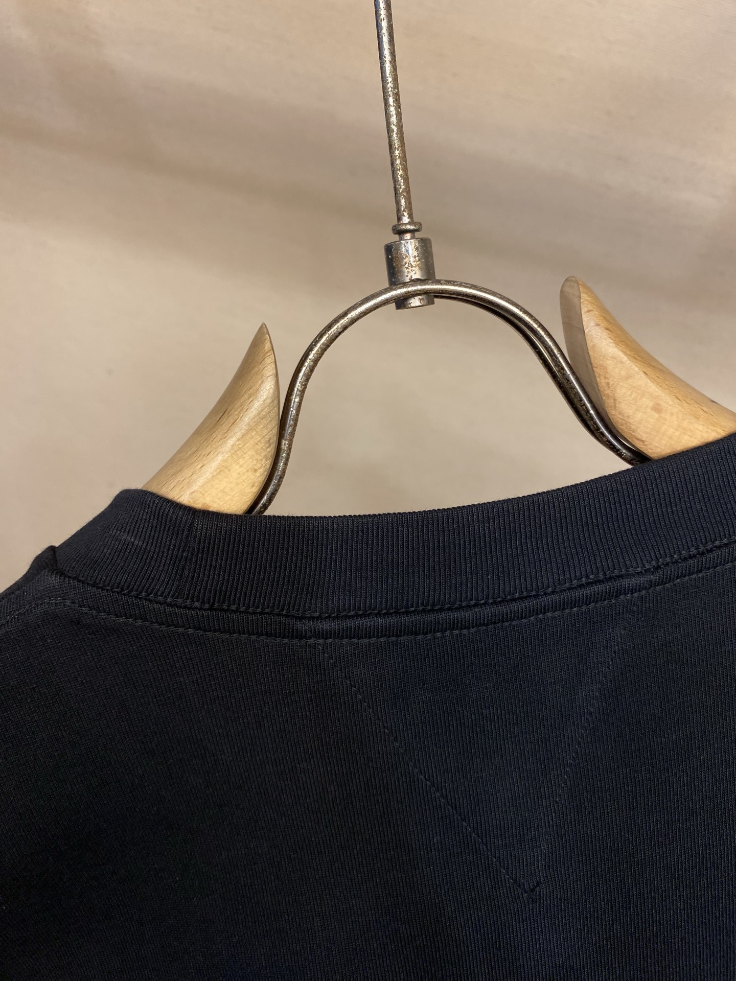 🌟🌟 ，BOTTEGA VENETA /BV2026SS 乐趣笑脸新品棉质针织T恤棉质T恤，正面绣饰有抽
