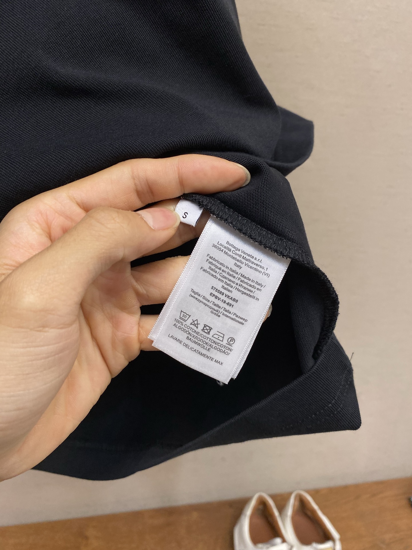 🌟🌟 ，BOTTEGA VENETA /BV2026SS 乐趣笑脸新品棉质针织T恤棉质T恤，正面绣饰有抽