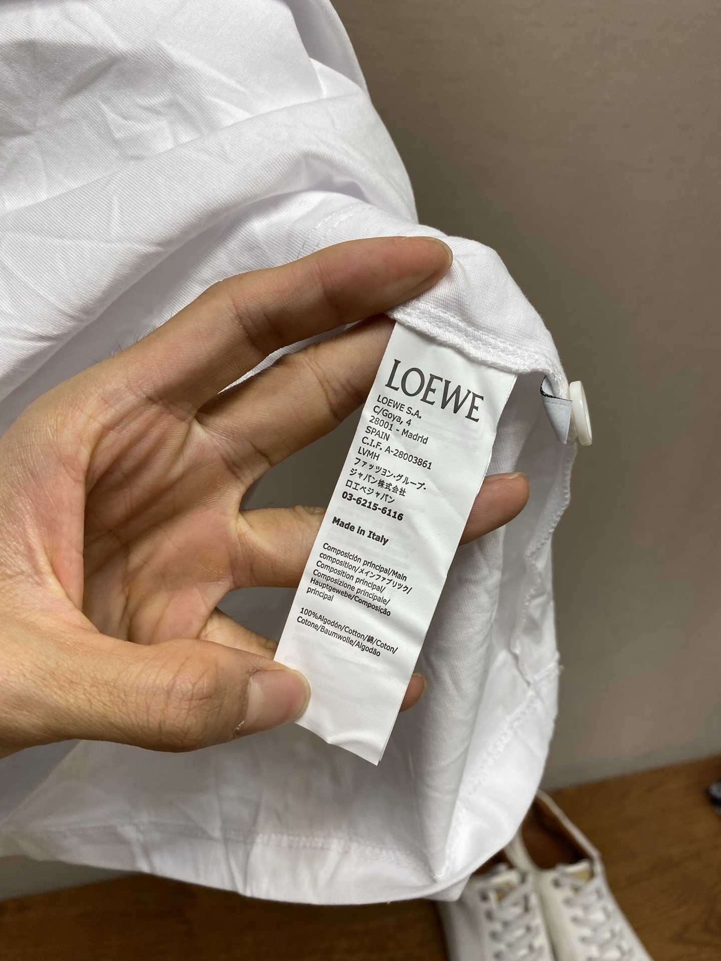 🌟🌟Loewe，皇冠褶皱圆领短袖发售色系：黑色、白色⚠️原¥5550购买；轻盈棉质混纺面料、饰有经典标志