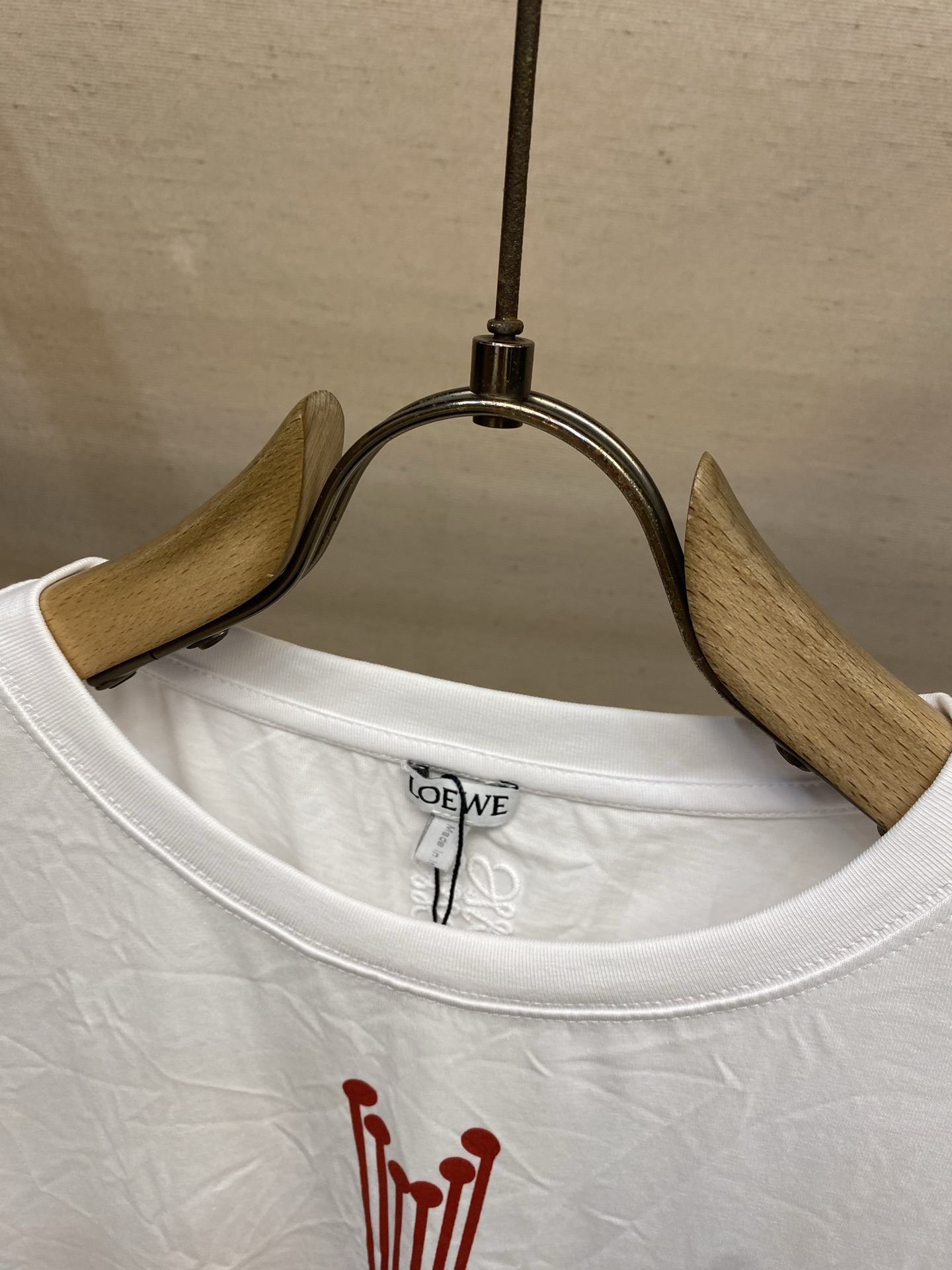 🌟🌟Loewe，皇冠褶皱圆领短袖发售色系：黑色、白色⚠️原¥5550购买；轻盈棉质混纺面料、饰有经典标志