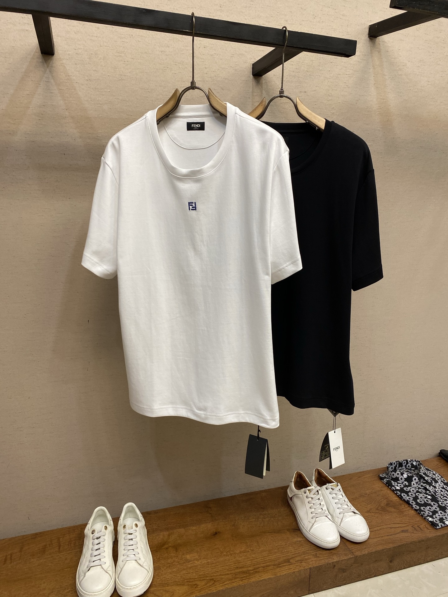 🌟🌟Fendi，圆领徽标刺绣短袖棉质T恤 正品5800购入 马丁双面全棉面料250克 进口刺绣 面料酵洗
