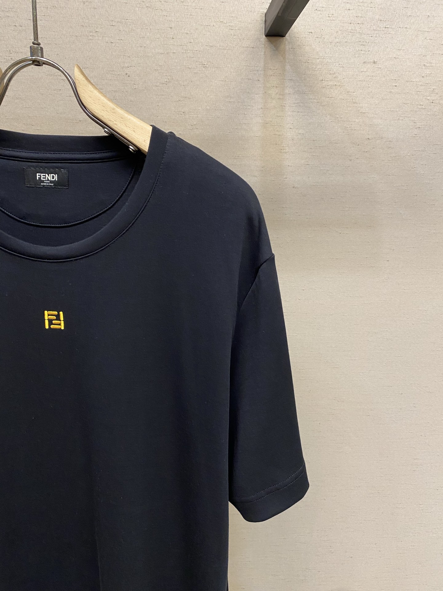 🌟🌟Fendi，圆领徽标刺绣短袖棉质T恤 正品5800购入 马丁双面全棉面料250克 进口刺绣 面料酵洗