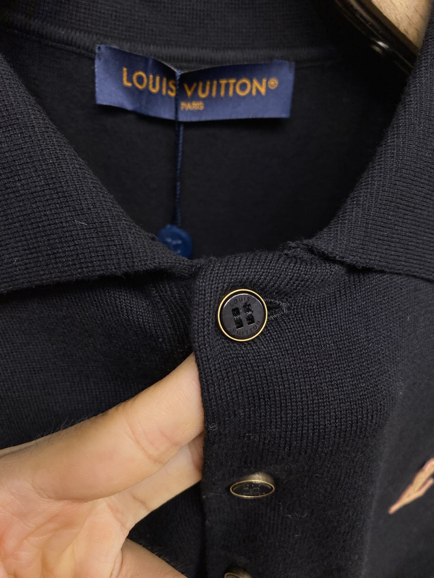 🌟🌟 1V路易 26ss早春字母皮牌标识针织Polo短袖T恤尺码：S-XL