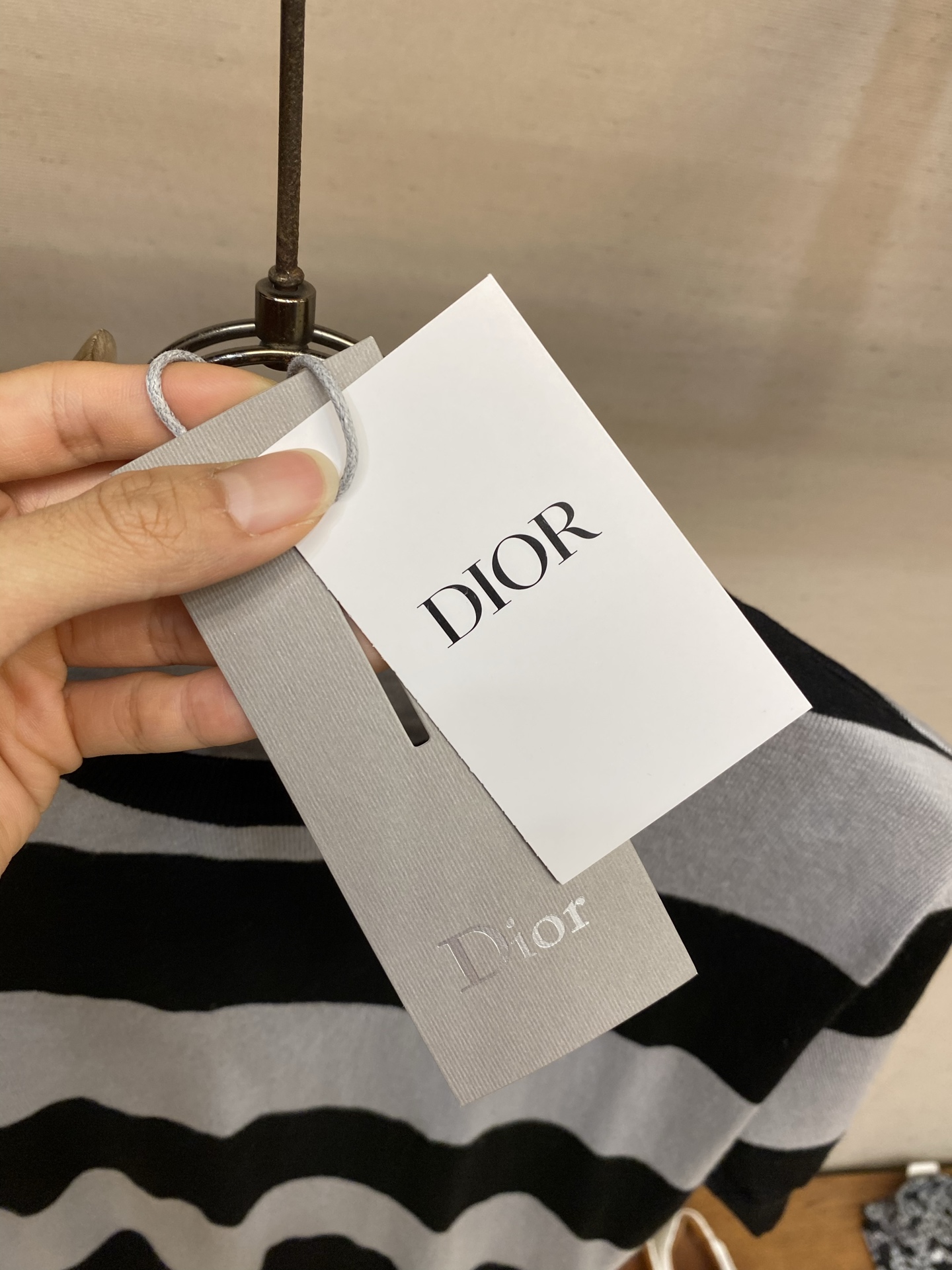 🌟🌟Dior，棉质针织面料条纹图案条针织衫2026 FW 迪奥夏季新款圆领短袖针织衫，采用经典宽条纹撞色