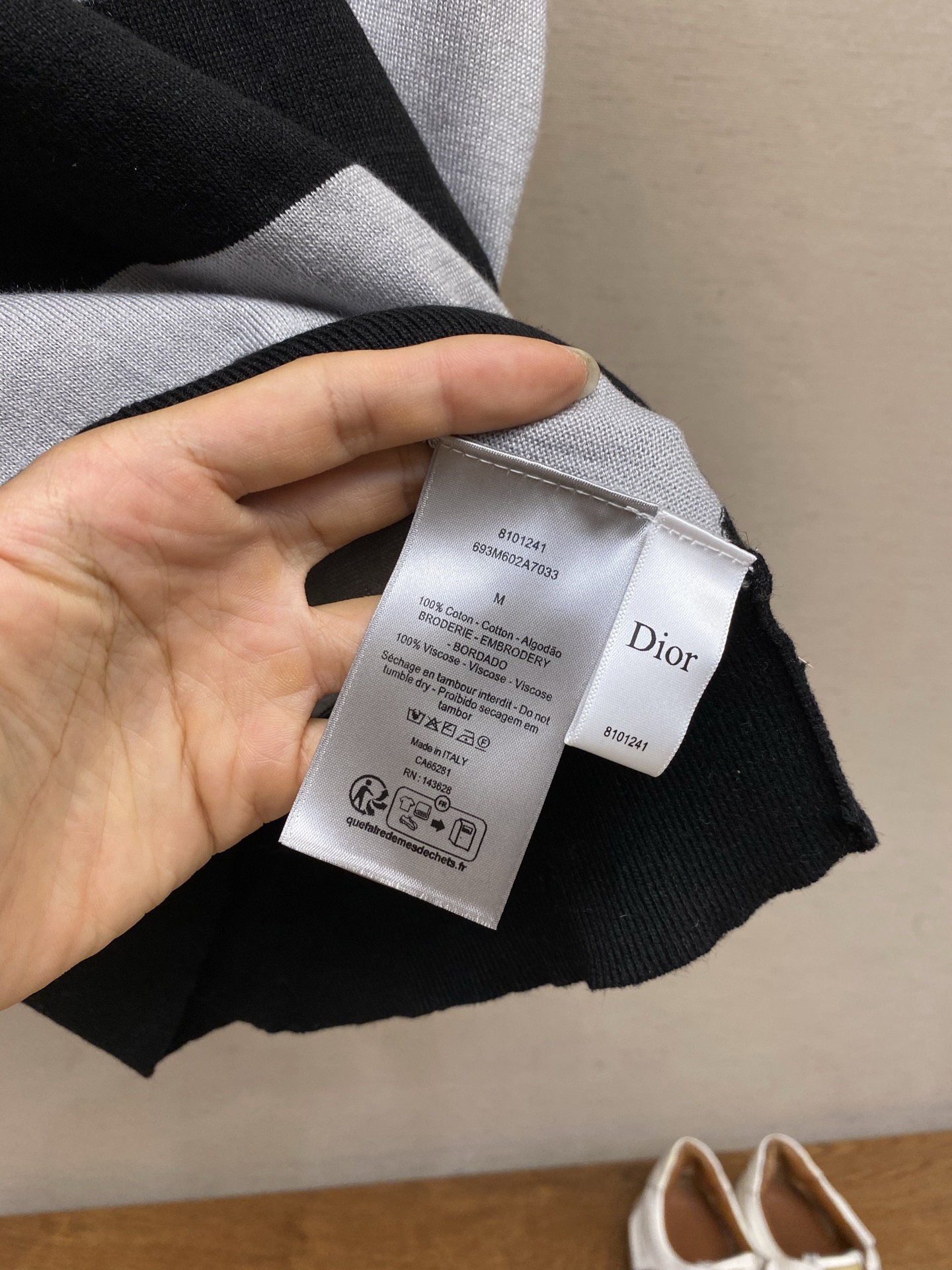 🌟🌟Dior，棉质针织面料条纹图案条针织衫2026 FW 迪奥夏季新款圆领短袖针织衫，采用经典宽条纹撞色