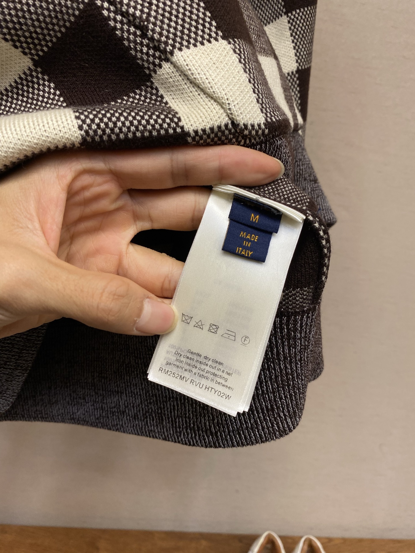 🌟🌟 1V，路易 26ss早春字母刺绣拼色格纹针织卫衣连帽衫尺码：S-XL