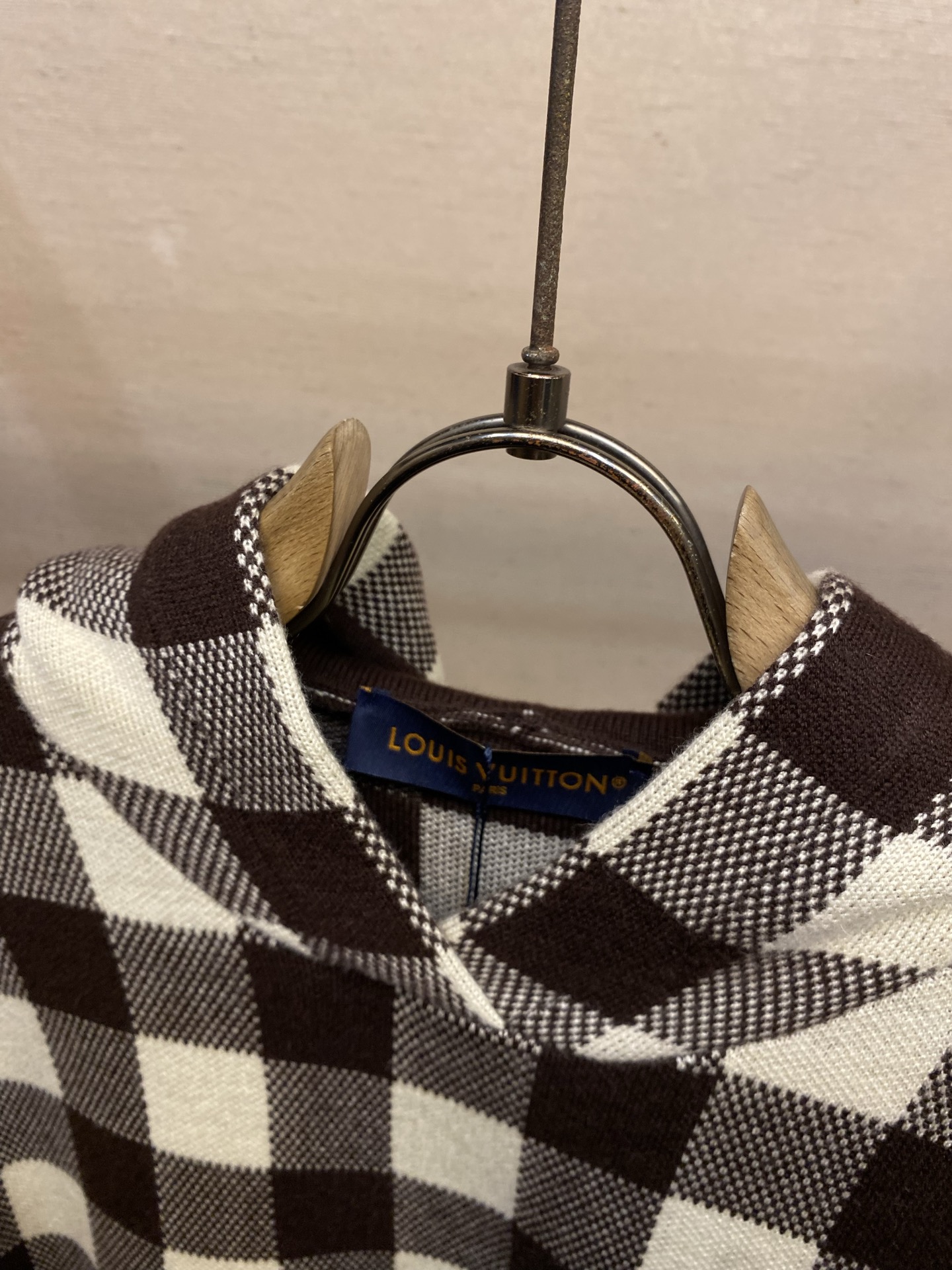 🌟🌟 1V，路易 26ss早春字母刺绣拼色格纹针织卫衣连帽衫尺码：S-XL