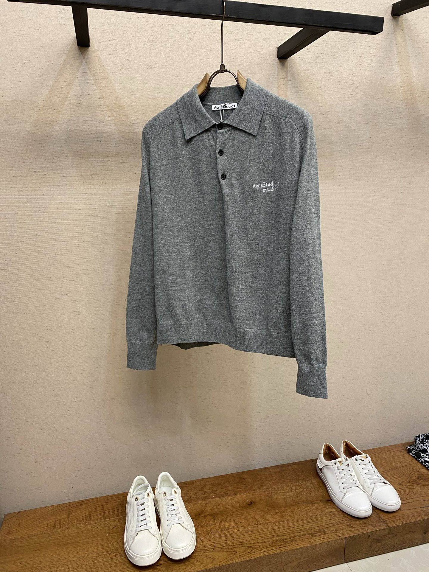 NO:775306,Acne Studios, 26SS embroidered LOGO wool sweater, genuine 5500 purchased and developed, wool blended wool, imported German (Stoll) 12 knitting machine, imported embroidery, wool fermentation washing, customized 11 buttons, customized 11 trademarks, fit version, size S-XL,,acne studios,dior,19860909Acne Studios,26SS刺绣LOGO羊毛针织衫 正品5500购入开发 羊毛混纺毛料 采用进口德国(Stoll)12针织机 进口刺绣 毛料酵洗 定制11纽扣 定制11商标 合身版型 尺码S-XL,,acne studios,dior,,Men's clothing