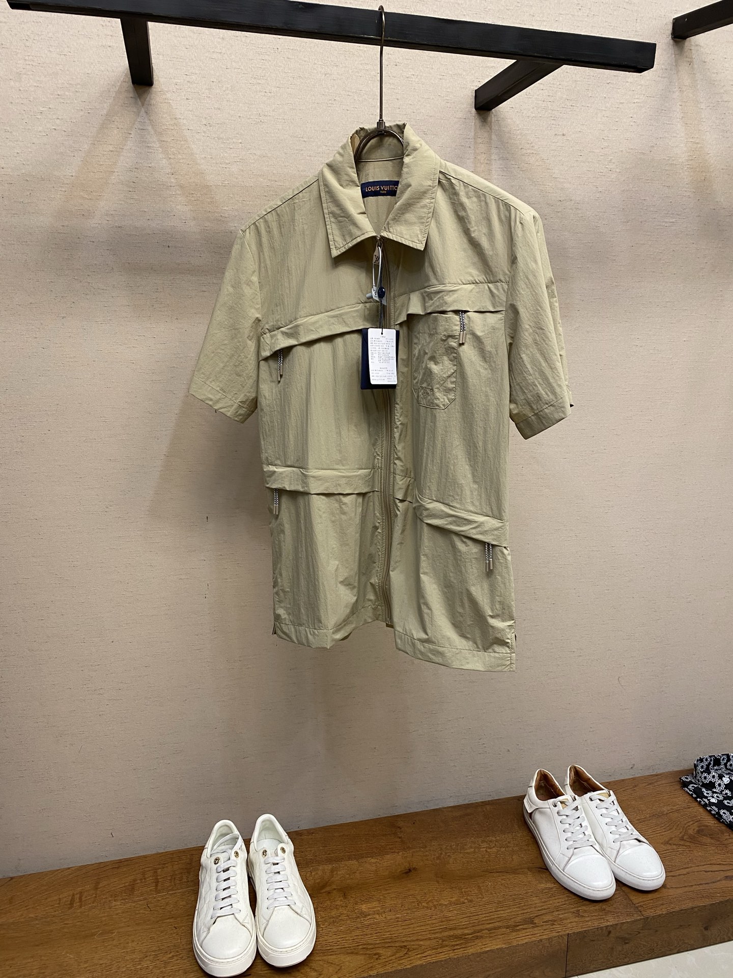 NO:775296,1V, zipper open camping short-sleeved shirt, genuine product purchased and developed for 12300, recycled nylon technical fabric 160g, imported embroidery, high temperature pre-shrunk, customized 11 zippers, customized 11 drawstrings, customized 11 bells, customized 11 trademarks, loose fit, size S-XL, shirts, T-shirt,198609091V,拉链开襟露营短袖衬衫 正品12300购入开发 再生锦纶科技面料160克 进口刺绣 高温预缩 定制11拉链 定制11拉绳 定制11吊钟 定制11商标 宽松版型 尺码S-XL,,shirts,T-shirt,,Men's clothing