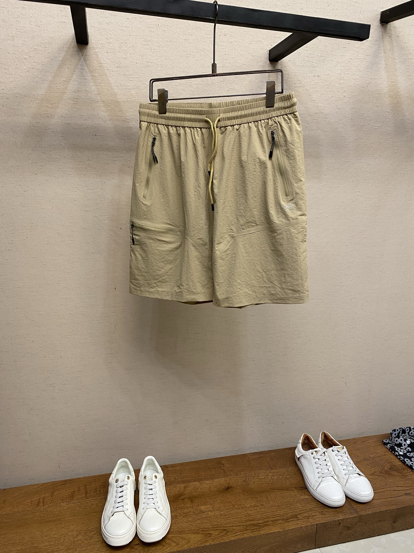 NO:777684,Arctery, men's casual shorts, the latest upper body style is invincible!  You can definitely close your eyes and close your eyes. This type of pants is very versatile and has an elastic waist. It can be worn in daily work and outdoor sports. It is the perfect combination of fashion, leisure and outdoor sports, so it is your best choice whether you wear it daily or outdoors. Extreme comfort and quick perspiration are the most popular focus, improving the wearing comfort. It is suitable for aerobic exercise and cross-country running. This type of running casual pants has an extremely wide range of applications, allowing you to naturally maintain your love for sports in the summer, and can also be worn in leisure life.  Size L-5xl,,shorts,19860909Arctery,男士休闲短裤 最新款上身版型无敌正！ 绝对可以闭眼收的一款 此款裤子非常百搭,弹力腰围,日常上班 户外运动都可以穿着,是时尚休闲与户外运动的完美结合,所以无论您平时穿或者户外穿都是您的最佳选择. 极致舒适和快速排汗是备受青睐的重点,提升穿着舒适度,适合有氧运动和越野跑条件下穿着,此款是一件适用范围极其广泛的跑步休闲裤,让你在夏天自然可以保持对运动热爱,也可以在休闲生活中穿着 尺码L-5xl,,shorts,,Men's clothing