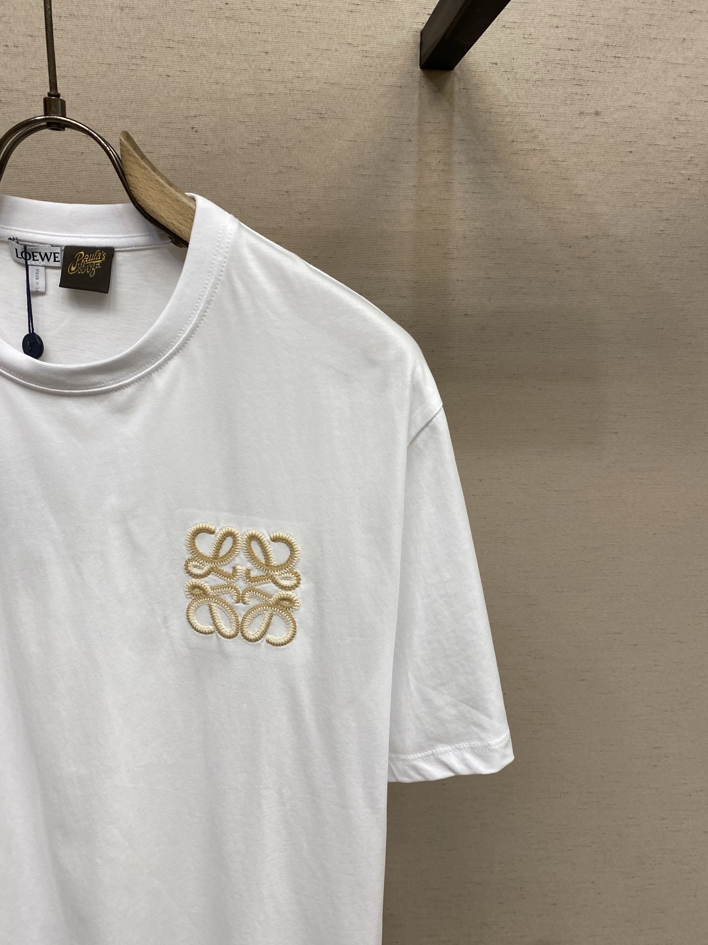 🌟🌟Loewe，双藤刺绣圆领短袖发售色系：黑色🌾、白色⚠️原¥4850购买；纯棉质针织面料🌾、饰有双色A