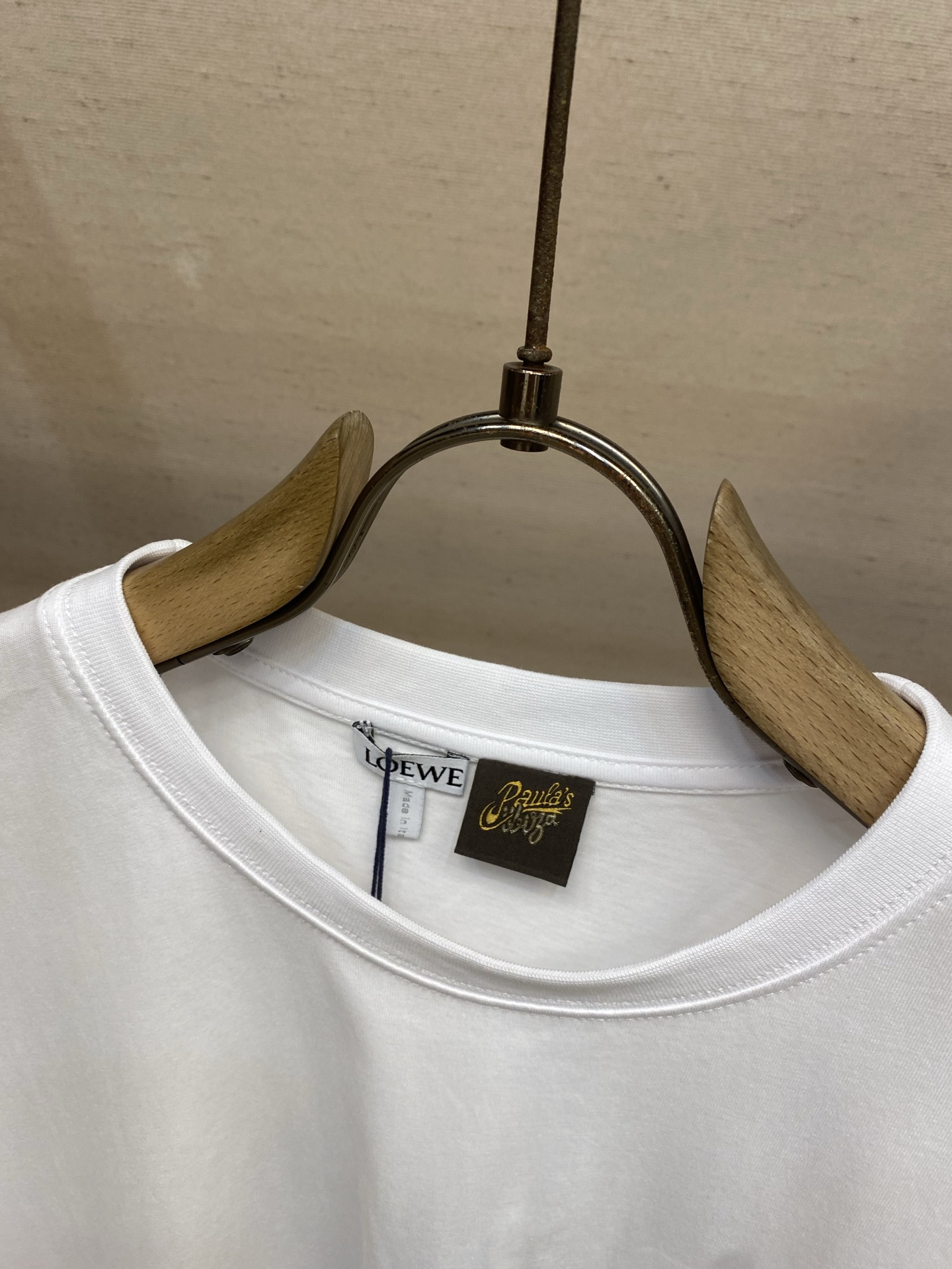 🌟🌟Loewe，双藤刺绣圆领短袖发售色系：黑色🌾、白色⚠️原¥4850购买；纯棉质针织面料🌾、饰有双色A