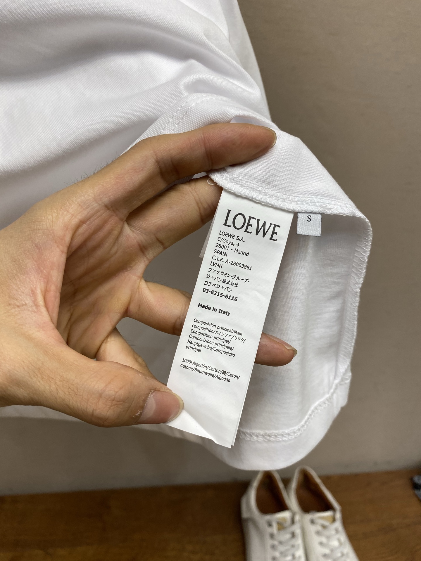 🌟🌟Loewe，双藤刺绣圆领短袖发售色系：黑色🌾、白色⚠️原¥4850购买；纯棉质针织面料🌾、饰有双色A