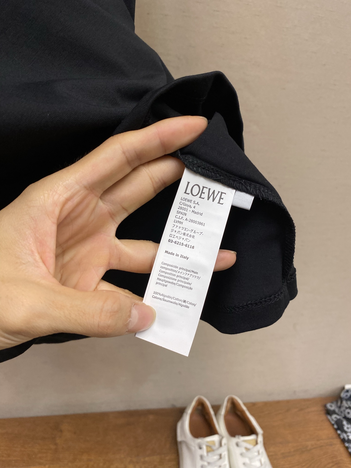 🌟🌟Loewe，双藤刺绣圆领短袖发售色系：黑色🌾、白色⚠️原¥4850购买；纯棉质针织面料🌾、饰有双色A