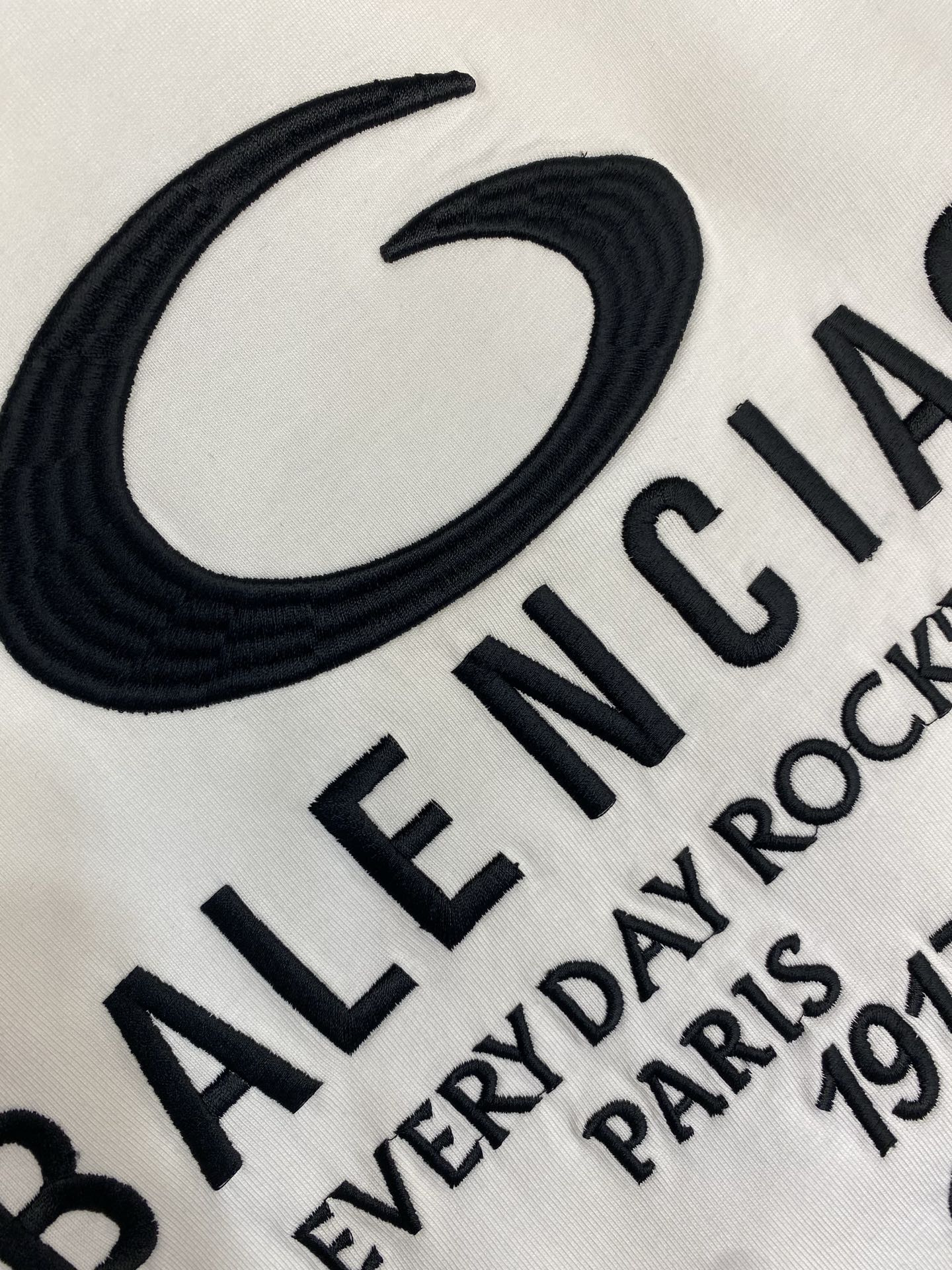 🌟🌟，Balenciaga 巴黎世家新款高克重纯棉圆领短袖 重工刺绣 宽松版型 男女同款尺码：XS-LS