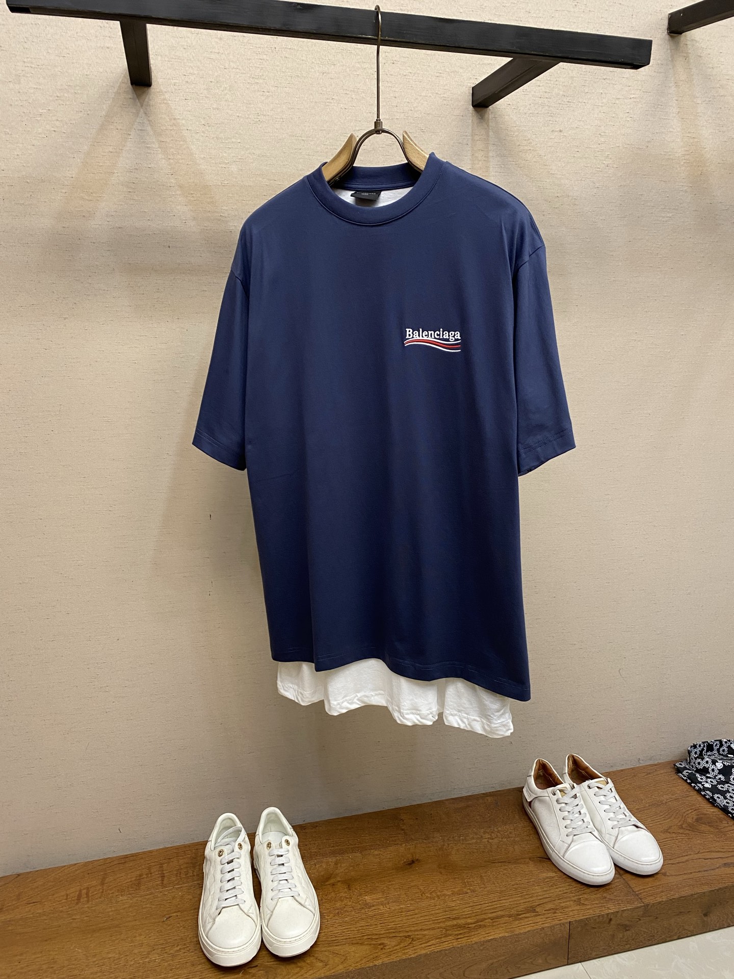 NO:834410,Balenciaga, cotton double-sided layered embroidered T-shirt, genuine product purchased and developed for 8200, 240 grams of cotton plain knitted fabric, 180 grams of 50-count combed cotton, matching cross rib 300 grams, imported embroidery, fabric wash, customized 11 trademarks, loose fit, sizes 1, 2, 3, 4,, balenciaga, tees, t-shirt,19860909Balenciaga,棉质双面层叠刺绣T恤 正品8200购入开发 全棉平纹针织面料240克 50支全棉精梳棉180克 配套十字罗纹300克 进口刺绣 面料酵洗 定制11商标 宽松版型 尺码1,2,3,4,,balenciaga,tees，t-shirt,,Men's clothing