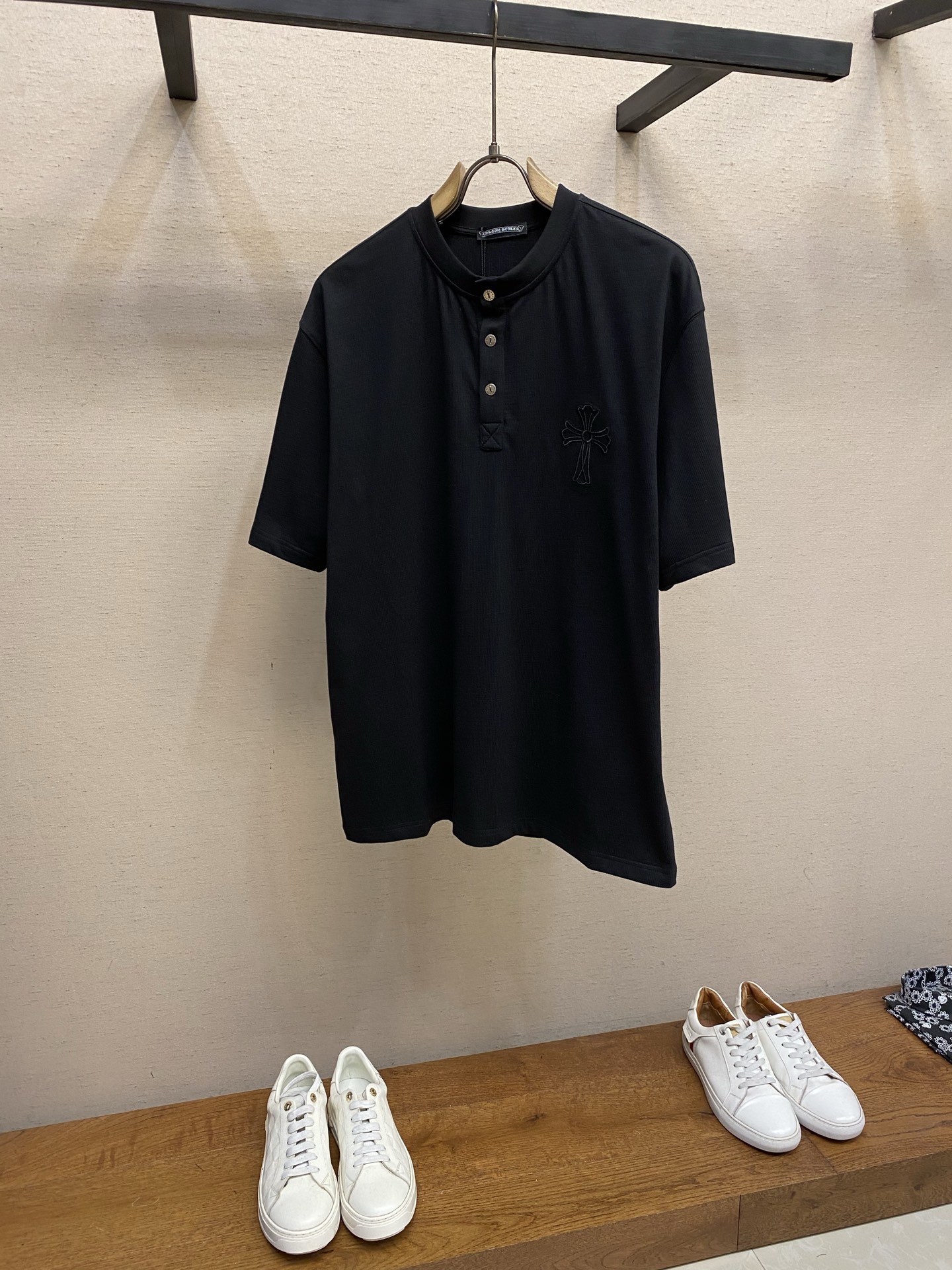 NO:835700,, Chrome Hearts Chrome Hearts pure cotton thin short-sleeved Tee, loose fit, same style for men and women, sizes S-XL, S length 70, chest 112 shoulder width 51 M length 72, chest 116 shoulder width 53 L length 74, chest 120 shoulder width 55 XL length 76, chest 124 shoulder width 57,,chrome hearts,chrome hearts,T-shirt,19860909,Chrome Hearts克罗心重工艺纯棉薄款短袖Tee 宽松版型 男女同款 尺码S-XL S衣长70 胸围112 肩宽 51 M衣长72 胸围116 肩宽 53 L衣长74 胸围120肩宽 55 XL衣长76 胸围124 肩宽57,,chrome hearts,chrome hearts,T-shirt,,Men's clothing
