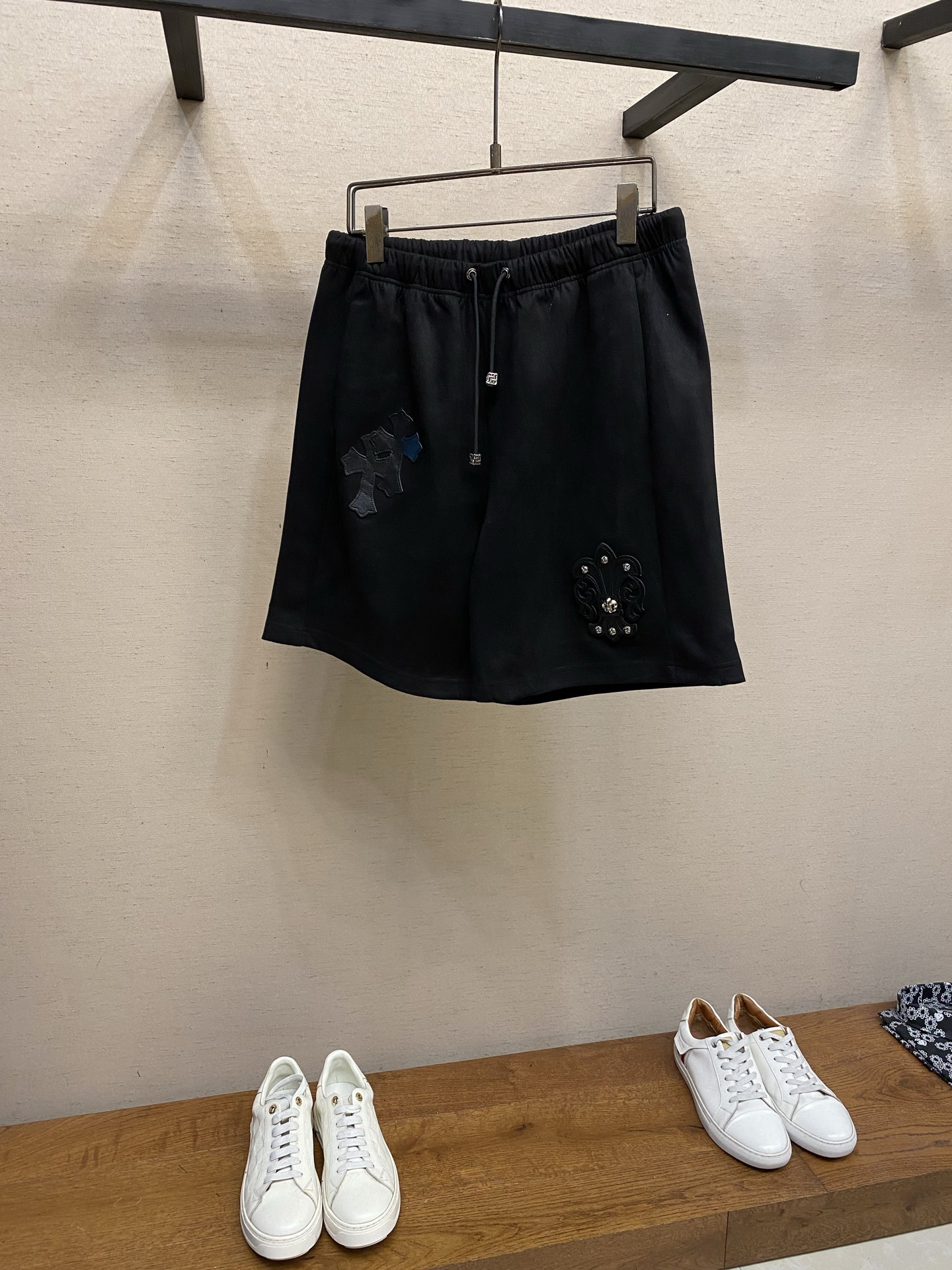 NO:835705,, Chrome hearts new suede heavy craft high quality shorts Size S-XL S waist 76-100 pants length 48 hips 118 M waist 80-106 pants length 50 hips 122 L waist 84-110 pants length 52 hips 126 XL waist 88-114 pants length 54 hips 130,, chrome hearts, shorts, chamois leather,19860909,克罗心新款麂皮重工艺高质量短裤  尺码S-XL S腰围76-100裤长48臀围118 M腰围80-106裤长50 臀围122 L腰围84-110 裤长52 臀围126 XL腰围88-114 裤长54臀围130,,chrome hearts,shorts,chamois leather,,Men's clothing