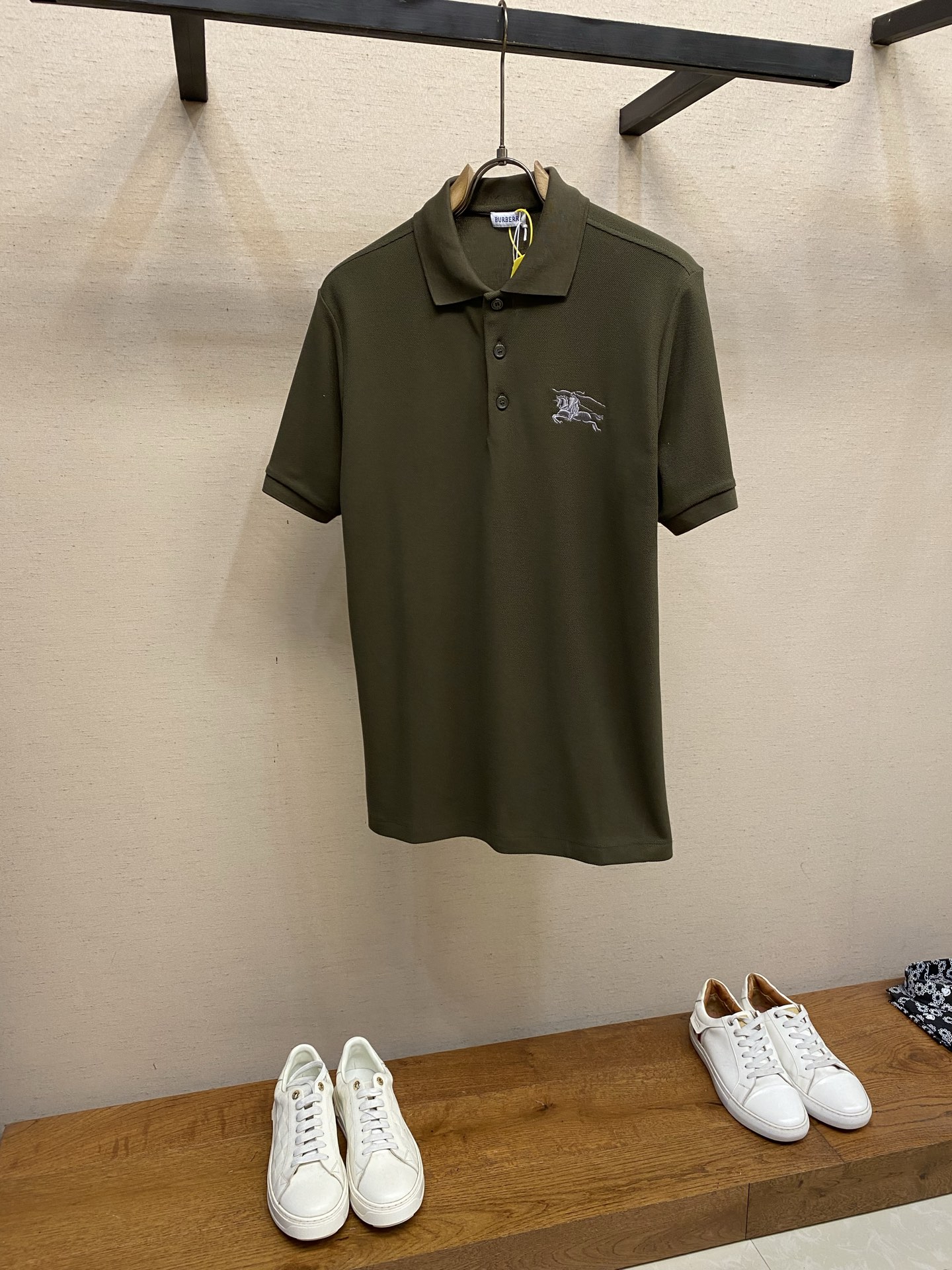 NO:837221,BBR, new POLO shirt, brand exclusive fabric, heavy metal thread embroidery new war horse chest logo!  Size M-2xl Color White Black Gray Navy Dark Army Green M Length 70 Chest 104 Shoulder Width 45 L Length 72 Chest 108 Shoulder Width 46 XL Length 74 Chest 112 Shoulder Width 47 2XL Length 76 Chest 116 Shoulder Width 48,,19860909BBR,新款POLO衫,品牌专属面料,重工金属丝线刺绣新款战马马胸标！ 尺码M-2xl 颜色白色 黑色 灰色 藏青 深军绿 M衣长70 胸围104 肩宽 45 L衣长72 胸围108 肩宽 46 XL衣长74 胸围112 肩宽 47 2XL衣长76 胸围116 肩宽48,,,Men's clothing