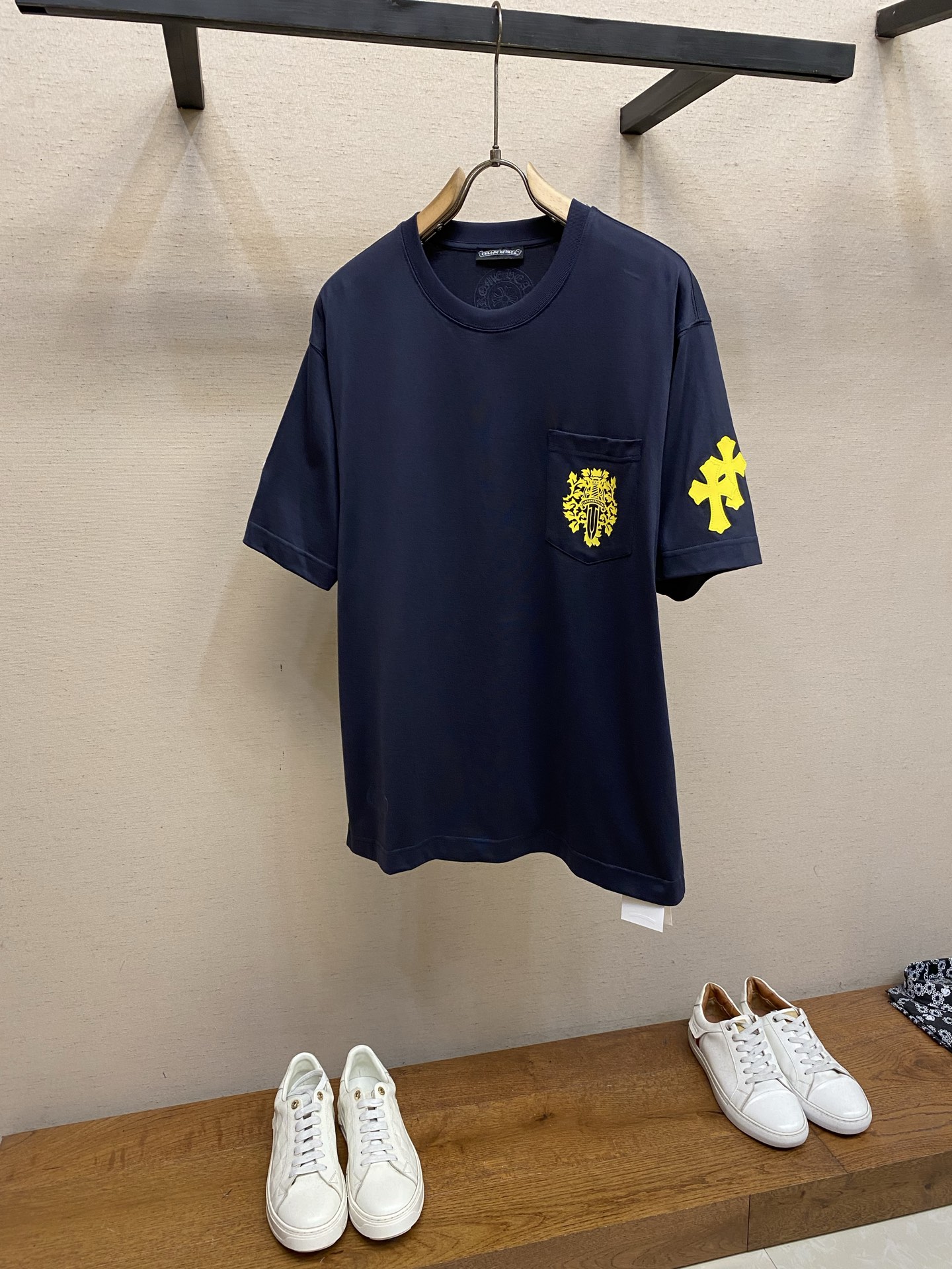 NO:837239,, Chrome Hearts spring and summer pure cotton short-sleeved Tee, loose fit, same style for men and women, sizes S-XL, S length 71, chest 110 shoulder width 50 M length 73, chest 114 shoulder width 52 L length 75, chest 118 shoulder width 54 XL length 77, chest 122 shoulder width 56,,chrome hearts,chrome hearts,T-shirt,19860909,Chrome Hearts克罗心春夏款款纯棉短袖Tee宽松版型 男女同款 尺码S-XL S衣长71 胸围110 肩宽 50 M衣长73 胸围114 肩宽 52 L衣长75 胸围118 肩宽 54 XL衣长77 胸围122 肩宽56,,chrome hearts,chrome hearts,T-shirt,,Men's clothing