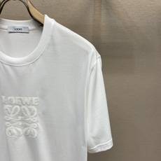 🌟🌟Loewe,新款短袖yyds😍 日常出门闭眼搭 定制纯棉弹力棉面料短袖T恤 魅力在于创造了简约奢华感的时尚,随意搭 🌟🌟Loewe,新款短袖yyds😍 日常出门闭眼搭 定制纯棉弹力棉面料短袖T恤 魅力在于创造了简约奢华感的时尚,随意搭