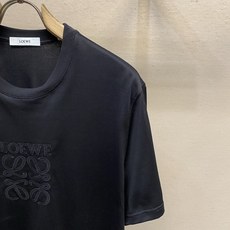 🌟🌟Loewe,新款短袖yyds😍 日常出门闭眼搭 定制纯棉弹力棉面料短袖T恤 魅力在于创造了简约奢华感的时尚,随意搭 🌟🌟Loewe,新款短袖yyds😍 日常出门闭眼搭 定制纯棉弹力棉面料短袖T恤 魅力在于创造了简约奢华感的时尚,随意搭