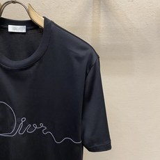 🌟🌟Dior,新款短袖yyds😍 日常出门闭眼搭 定制纯棉弹力棉面料短袖T恤 魅力在于创造了简约奢华感的时尚,随意搭配 🌟🌟Dior,新款短袖yyds😍 日常出门闭眼搭 定制纯棉弹力棉面料短袖T恤 魅力在于创造了简约奢华感的时尚,随意搭配