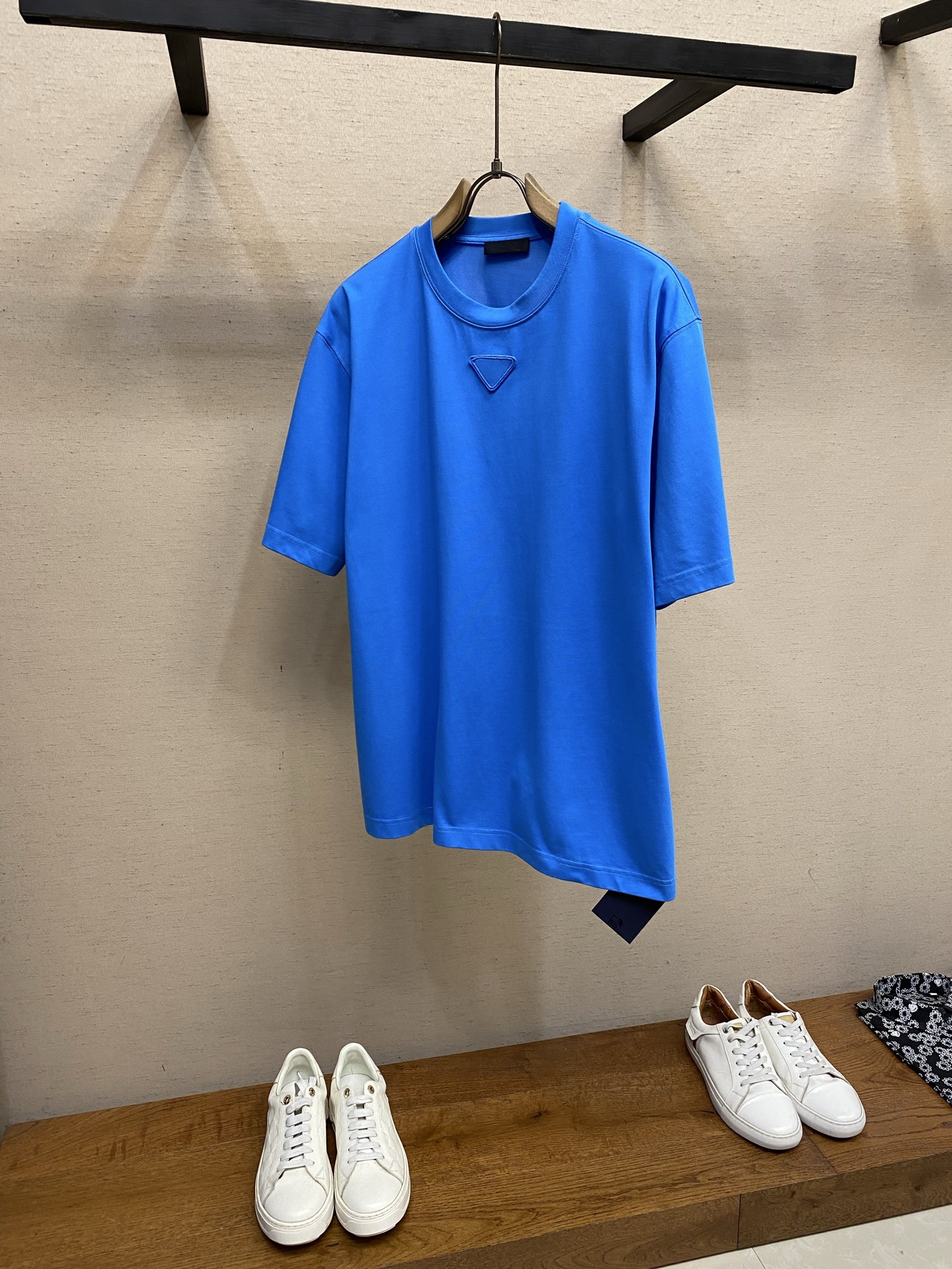 NO:848420,Prada, summer new style pure cotton solid color versatile round neck short sleeves triangle logo same style for men and women sizes S-XL S length 70 bust 106 shoulder width 49 M length 72 bust 110 shoulder width 50 L length 74 bust 114 shoulder width 51 XL length 76 bust 118 shoulder width 52,, prada, T-shirt,19860909Prada,夏装新款纯棉纯色百搭圆领短袖 三角标饰 男女同款 尺码S-XL S衣长70 胸围106 肩宽 49 M衣长72 胸围110 肩宽 50 L衣长74 胸围114 肩宽 51 XL衣长76 胸围118 肩宽52,,prada,T-shirt,,Men's clothing