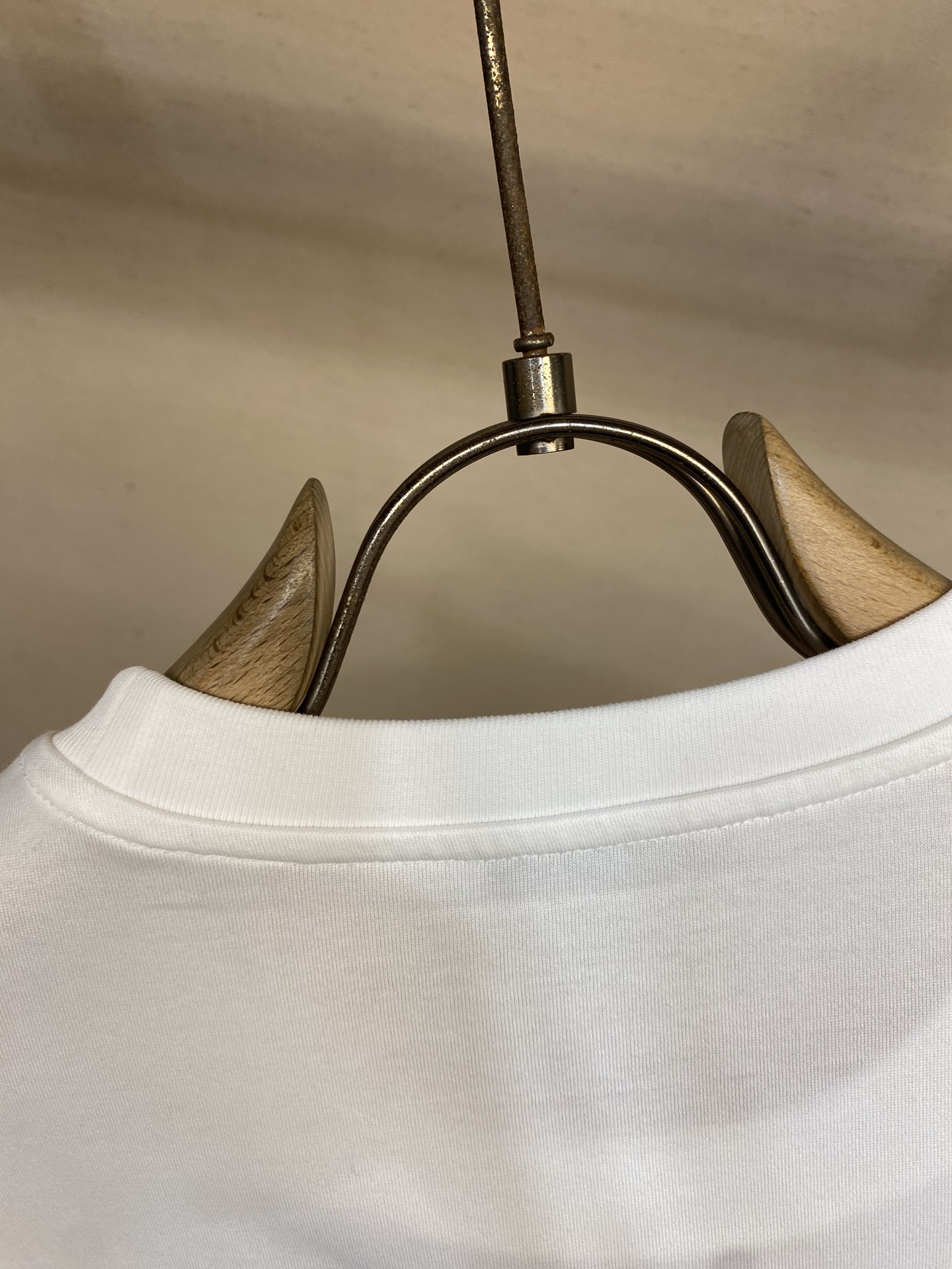 🌟🌟Loewe，新款短袖yyds😍 日常出门闭眼搭 定制纯棉弹力棉面料短袖T恤  魅力在于创造了简约奢华感的时尚,随意搭
