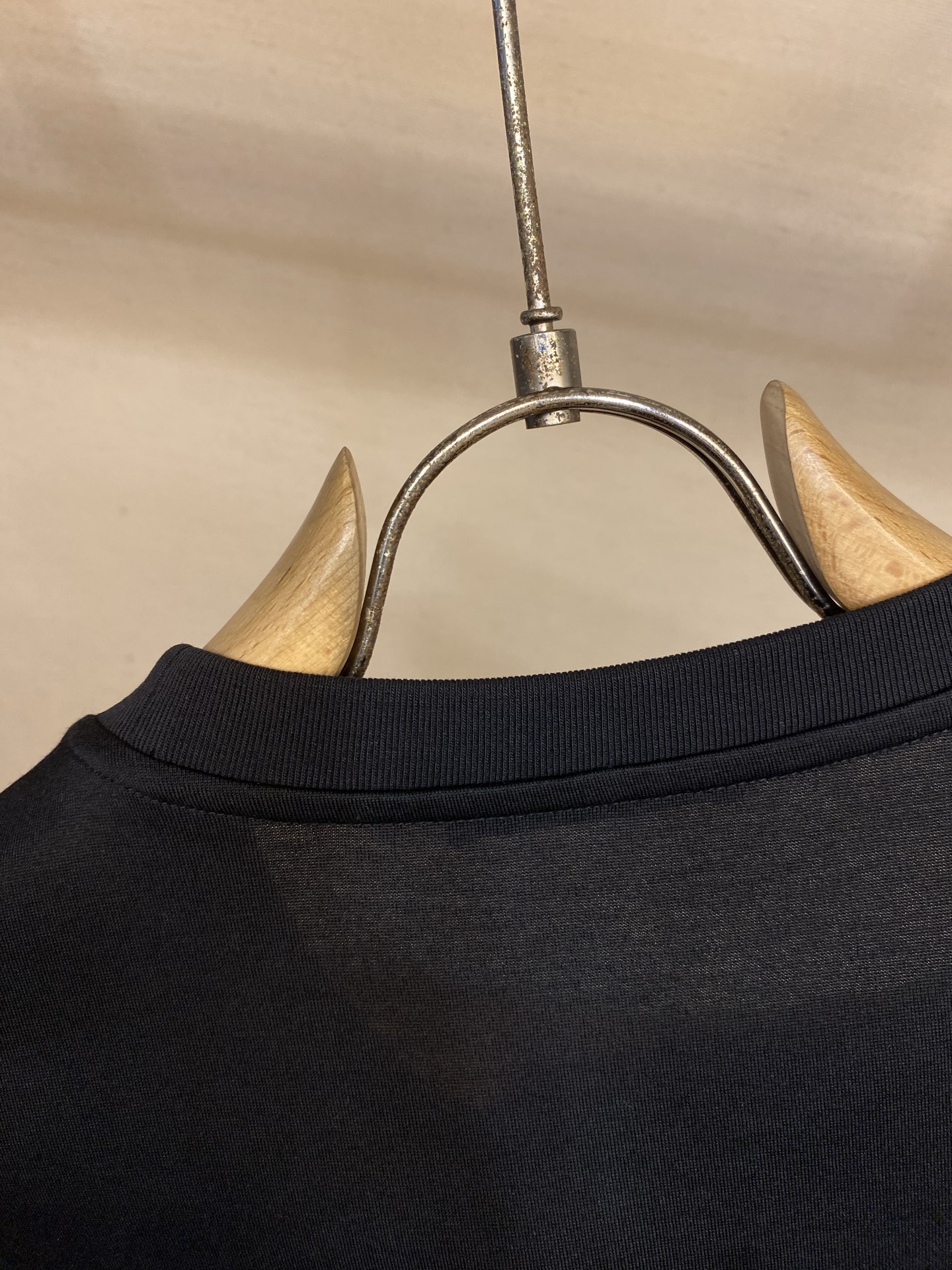 🌟🌟Loewe，新款短袖yyds😍 日常出门闭眼搭 定制纯棉弹力棉面料短袖T恤  魅力在于创造了简约奢华感的时尚,随意搭