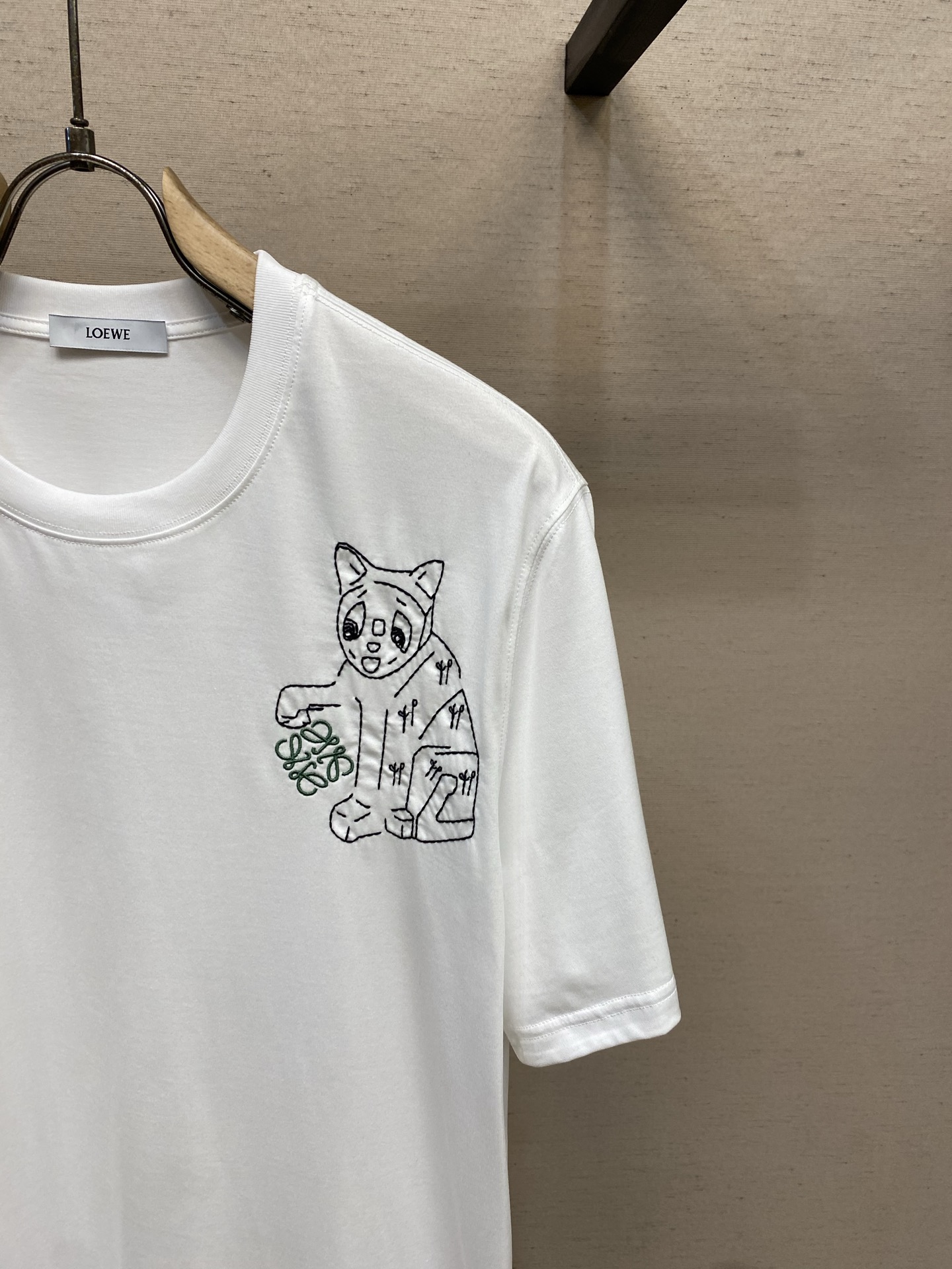 🌟🌟Loewe,新款短袖yyds😍 日常出门闭眼搭 定制纯棉弹力棉面料短袖T恤 魅力在于创造了简约奢华感的时尚,随意搭 🌟🌟Loewe,新款短袖yyds😍 日常出门闭眼搭 定制纯棉弹力棉面料短袖T恤 魅力在于创造了简约奢华感的时尚,随意搭